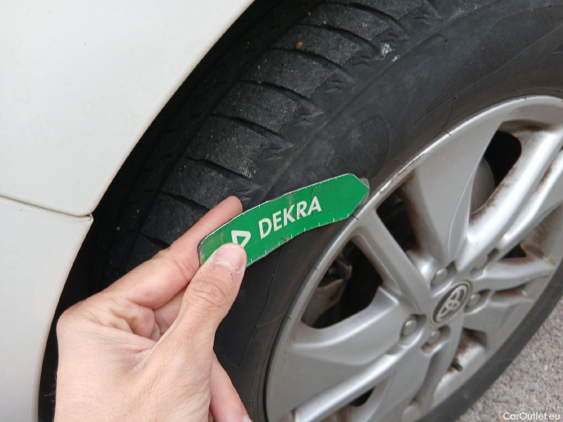  Toyota  Yaris TOYOTA  / 2020 / 5P / berlina con portón 1.5 120H Active Tech #9