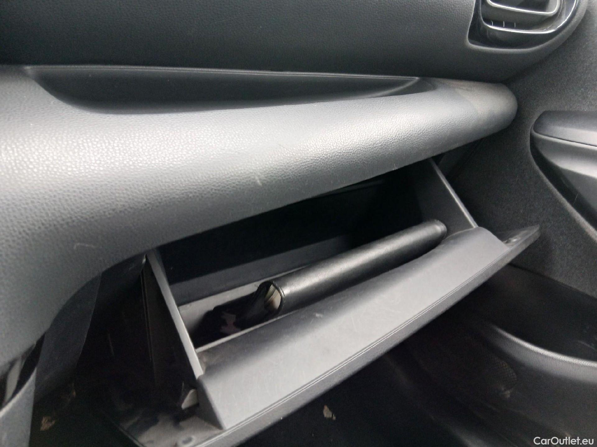  Toyota  Yaris TOYOTA  / 2020 / 5P / berlina con portón 1.5 120H Active Tech #1