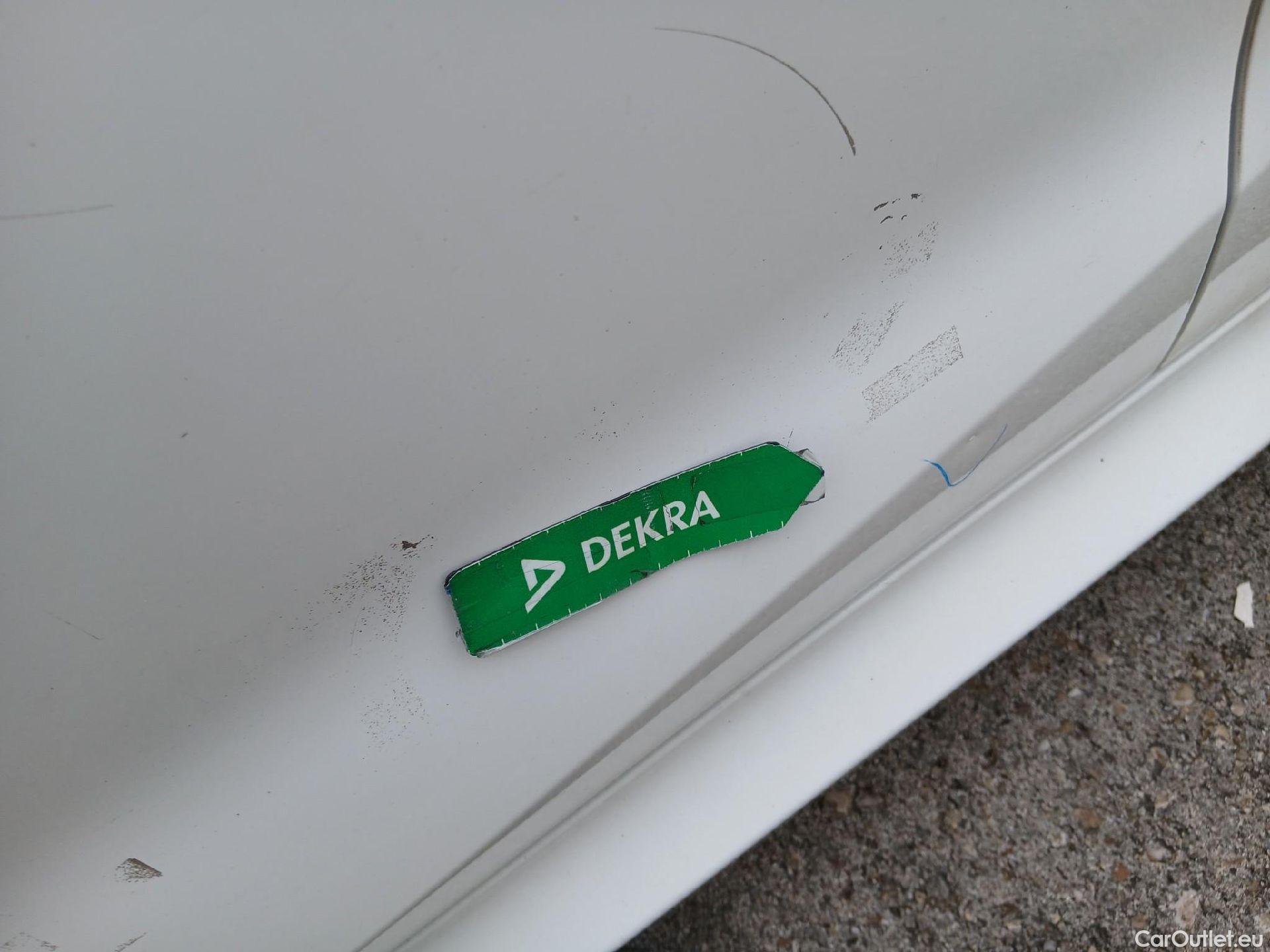  Toyota  Yaris TOYOTA  / 2020 / 5P / berlina con portón 1.5 120H Active Tech #13