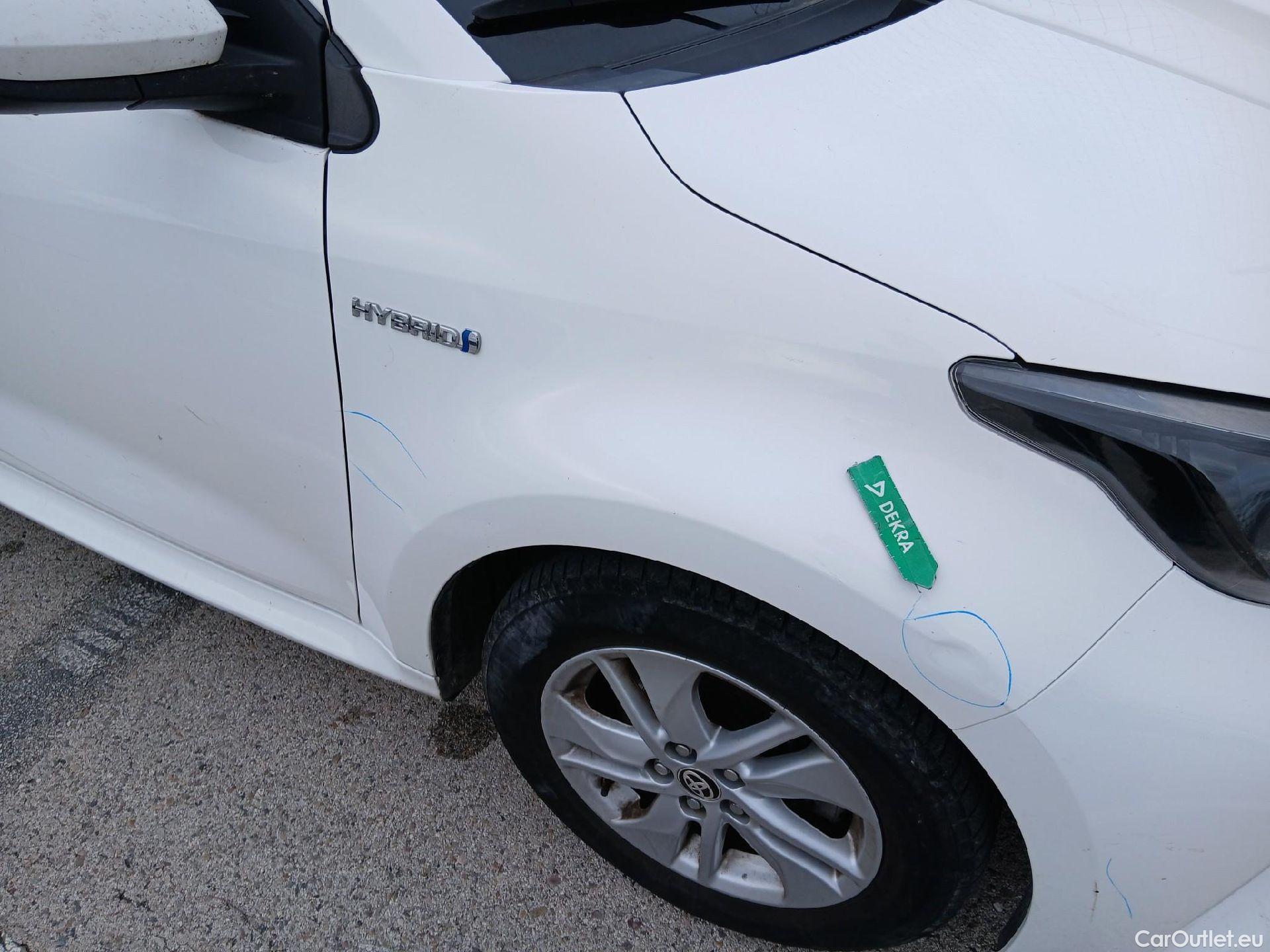  Toyota  Yaris TOYOTA  / 2020 / 5P / berlina con portón 1.5 120H Active Tech #46