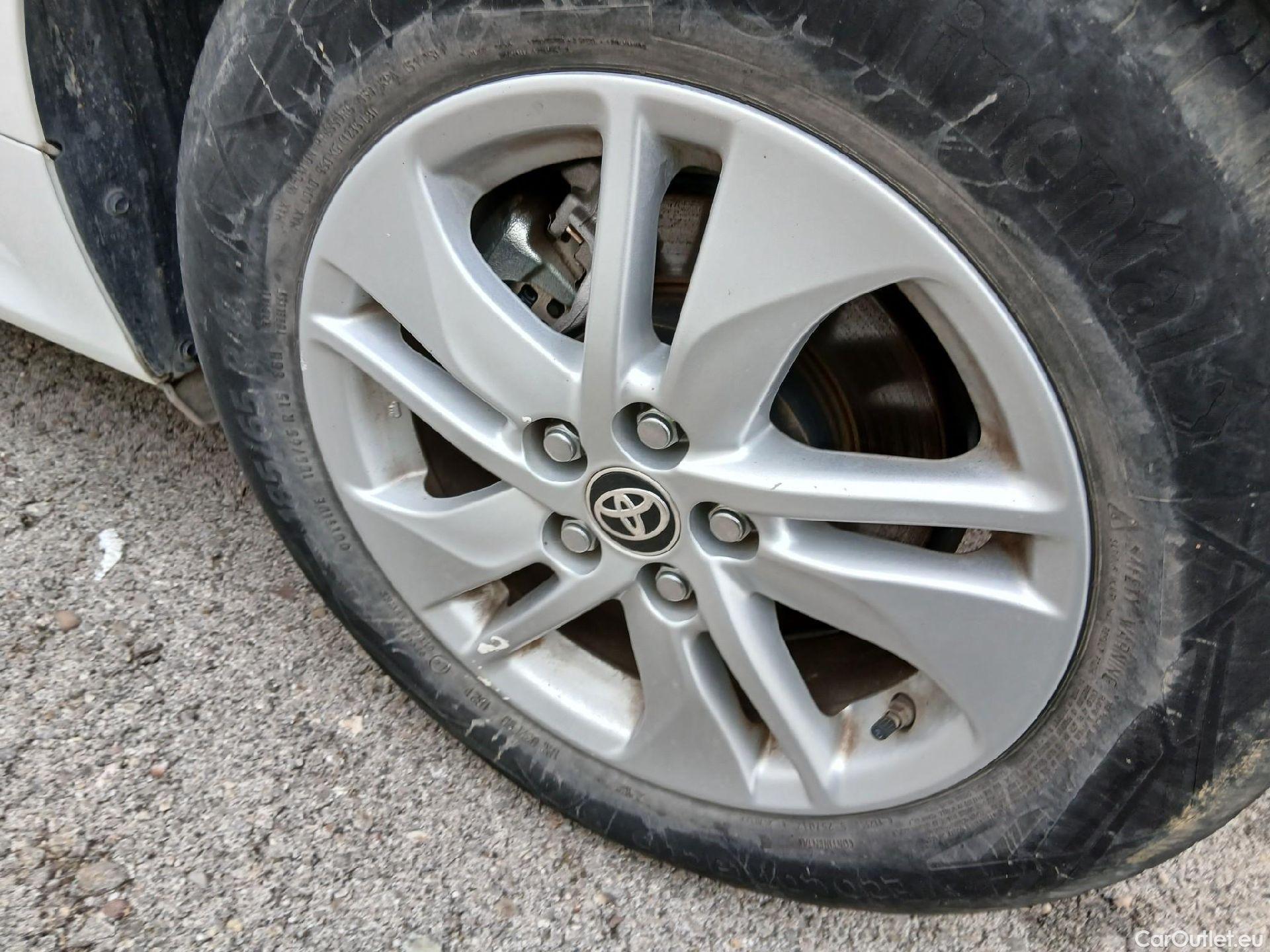  Toyota  Yaris TOYOTA  / 2020 / 5P / berlina con portón 1.5 120H Active Tech #24