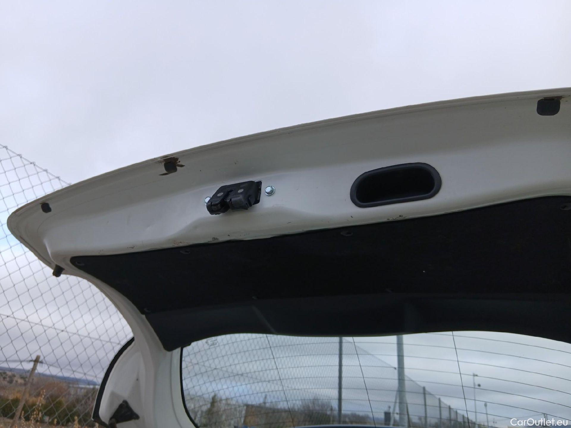  Toyota  Yaris TOYOTA  / 2020 / 5P / berlina con portón 1.5 120H Active Tech #37