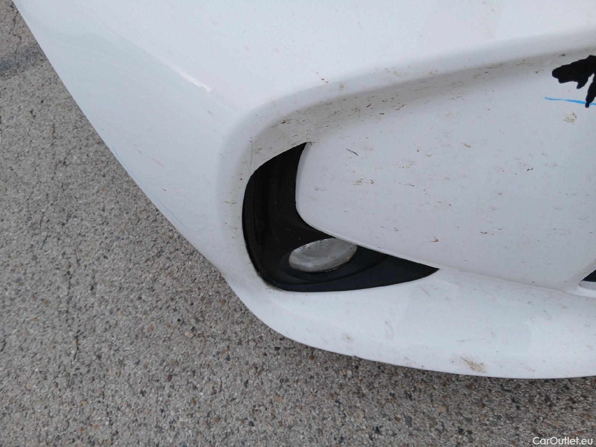  Toyota  Yaris TOYOTA  / 2020 / 5P / berlina con portón 1.5 120H Active Tech #5