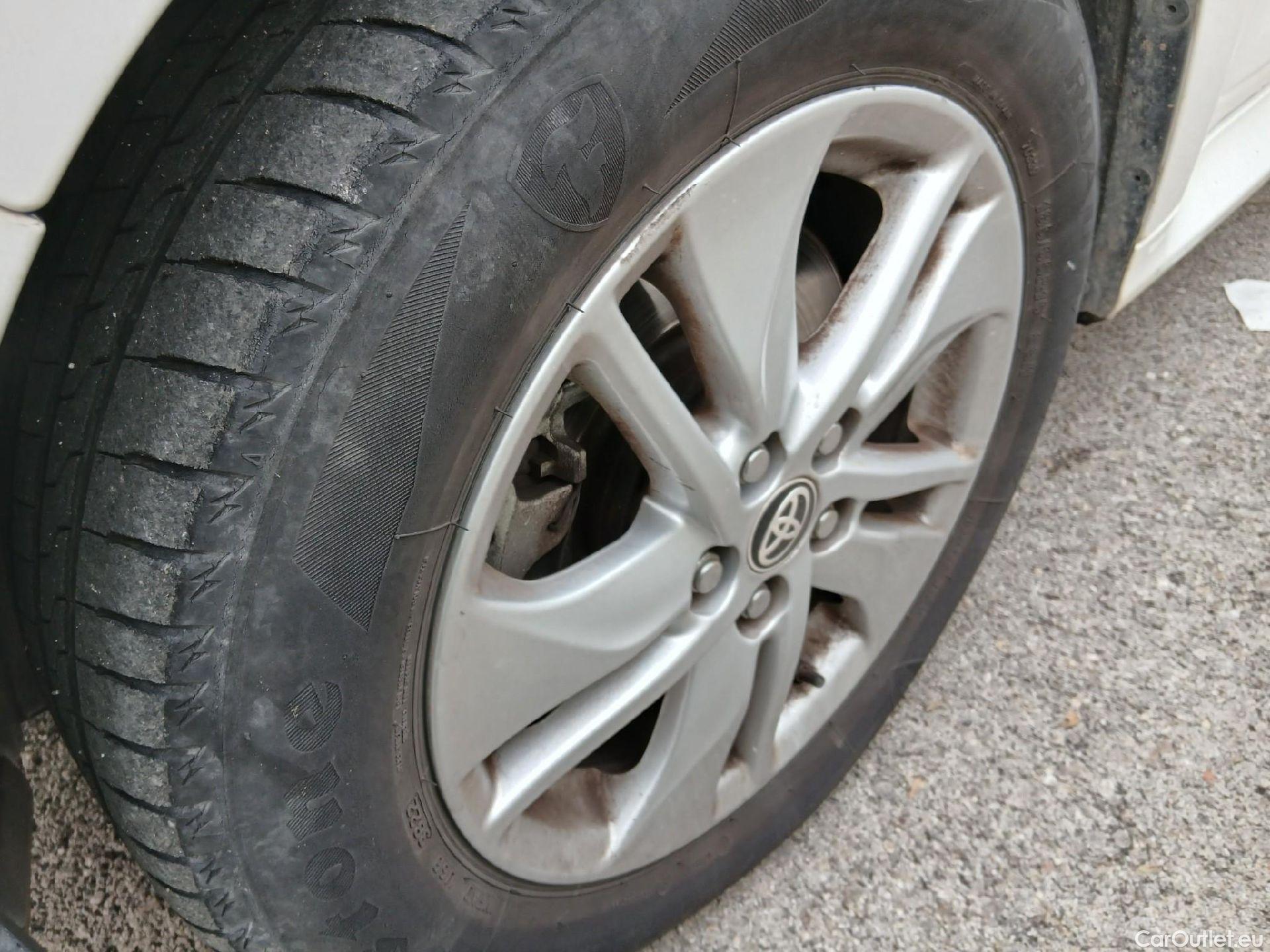  Toyota  Yaris TOYOTA  / 2020 / 5P / berlina con portón 1.5 120H Active Tech #8