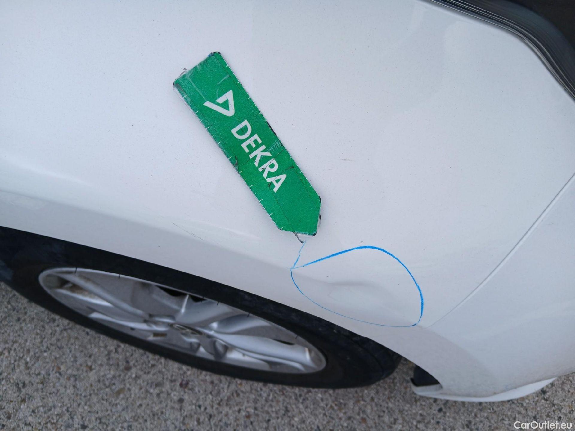  Toyota  Yaris TOYOTA  / 2020 / 5P / berlina con portón 1.5 120H Active Tech #45