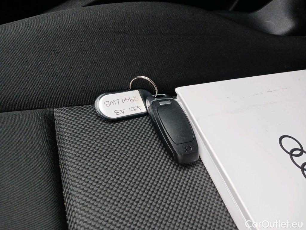  Audi  A3 AUDI  / 2020 / 5P / berlina con portón Sportback 30 TFSI 81kW (110CV) S tronic #2