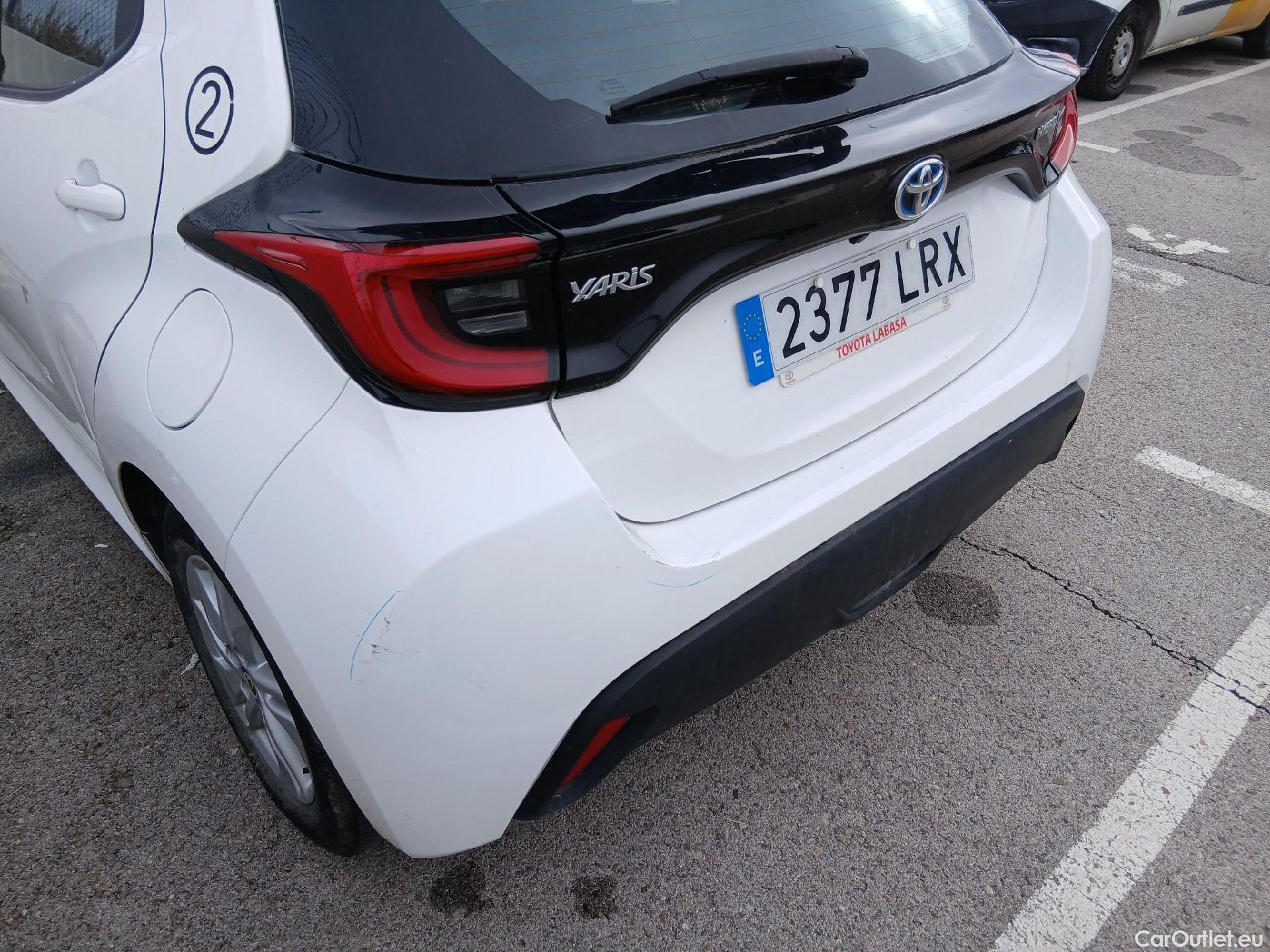  Toyota  Yaris TOYOTA  / 2020 / 5P / berlina con portón 1.5 120H Active Tech #28