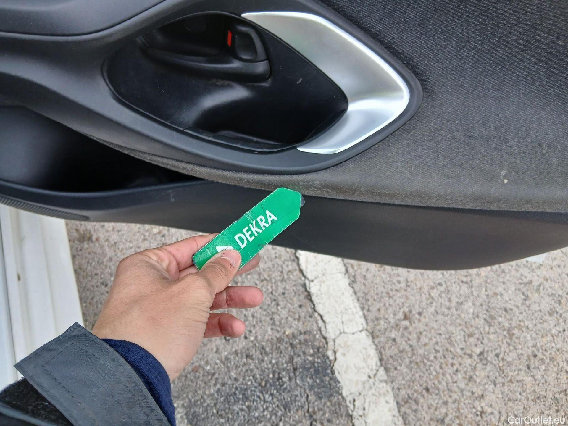  Toyota  Yaris TOYOTA  / 2020 / 5P / berlina con portón 1.5 120H Active Tech #43