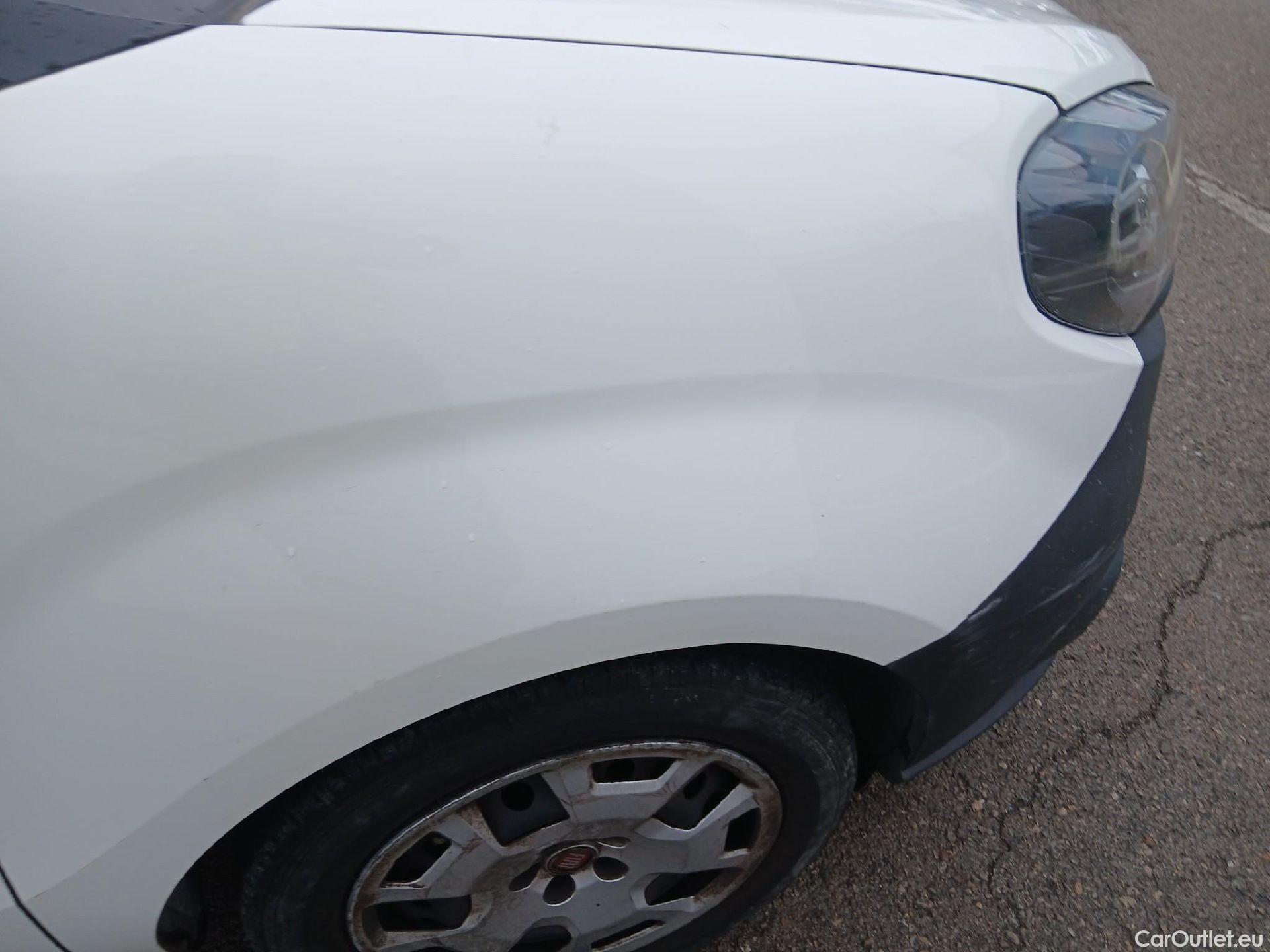  Fiat  Doblo FIAT Doblò Cargo/2015/4P/furgón derivado de turismo Cargo XL Base Plus 1.6 Mjet 78kW (105CV) #42