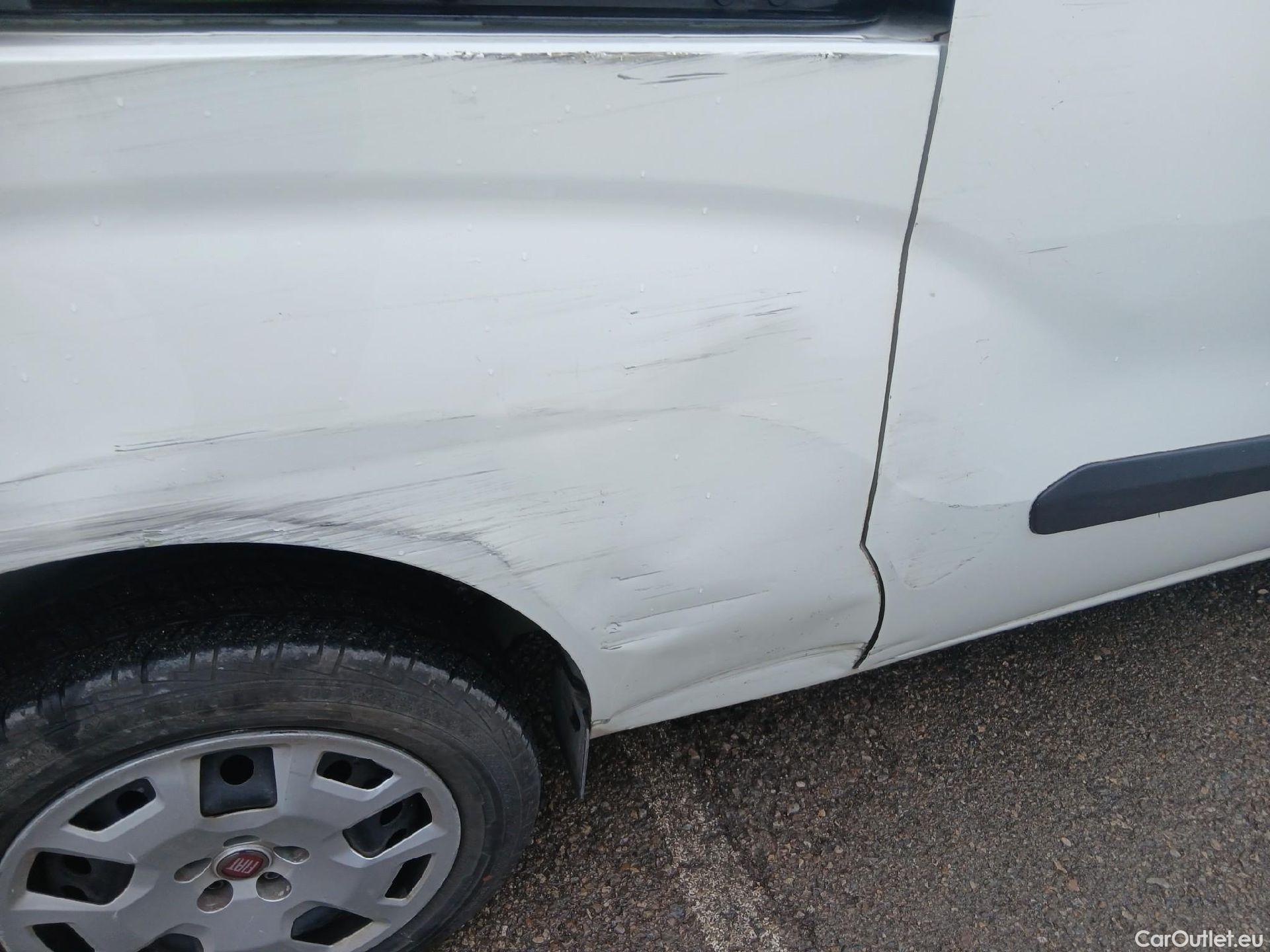  Fiat  Doblo FIAT Doblò Cargo/2015/4P/furgón derivado de turismo Cargo XL Base Plus 1.6 Mjet 78kW (105CV) #31