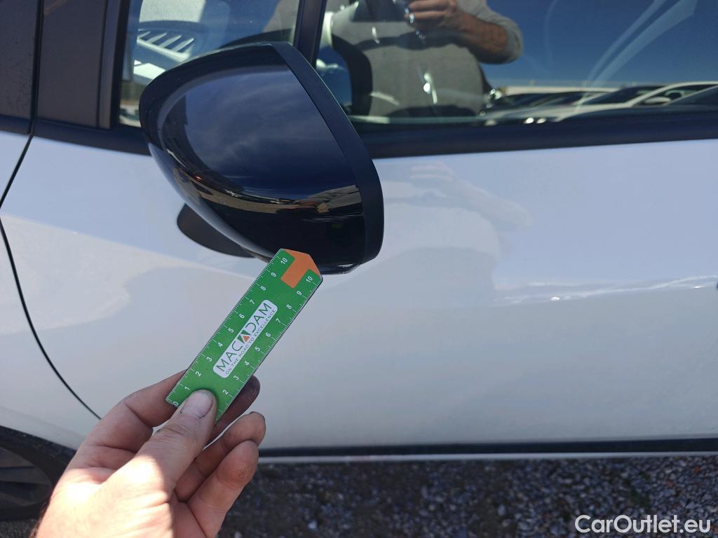  Nissan  Micra NISSAN  / 2017 / 5P / berlina con portón IG-T 68 kW (92 CV) E6D-F N-Design Black #15