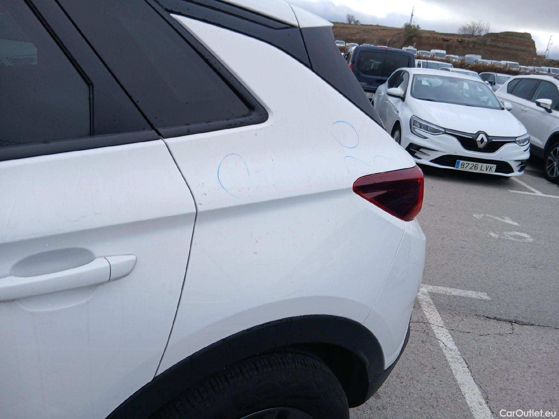  Opel   Grandland X OPEL Grandland / 2021 / 5P / todoterreno 1.5 CDTi Business Edition Auto #14