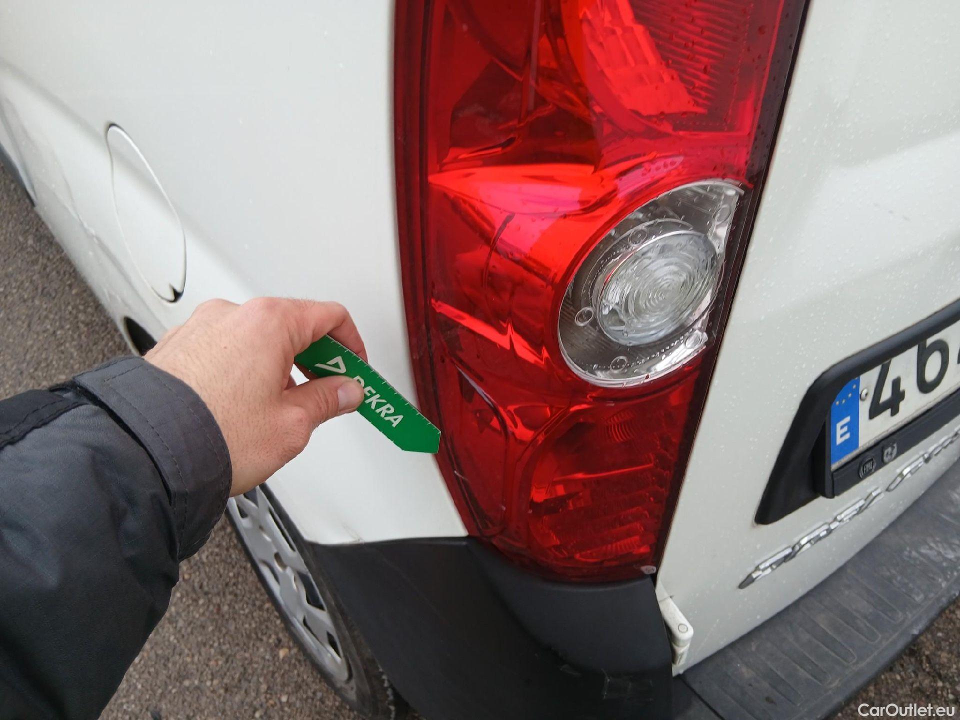  Fiat  Doblo FIAT Doblò Cargo/2015/4P/furgón derivado de turismo Cargo XL Base Plus 1.6 Mjet 78kW (105CV) #24