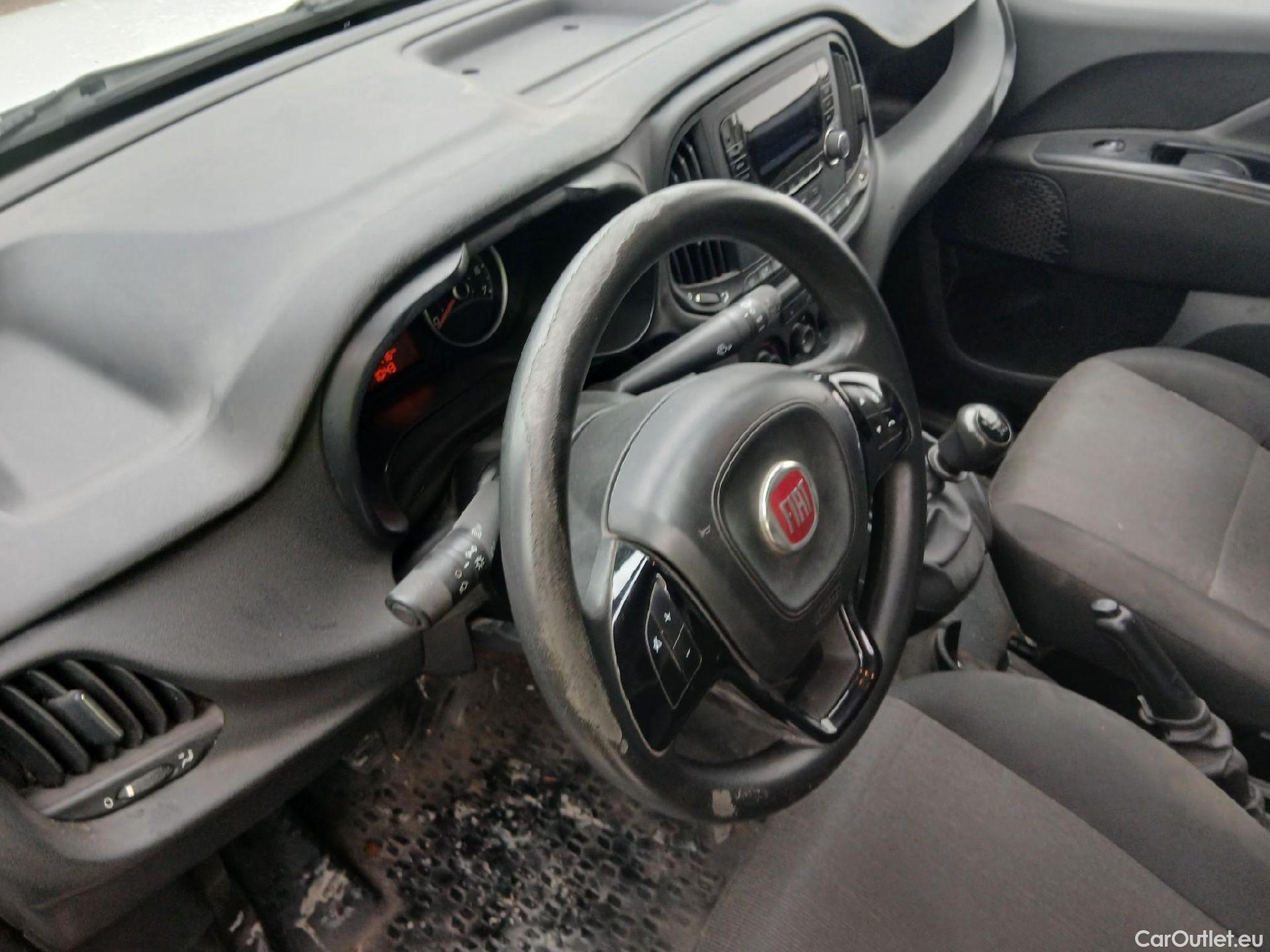  Fiat  Doblo FIAT Doblò Cargo/2015/4P/furgón derivado de turismo Cargo XL Base Plus 1.6 Mjet 78kW (105CV) #50