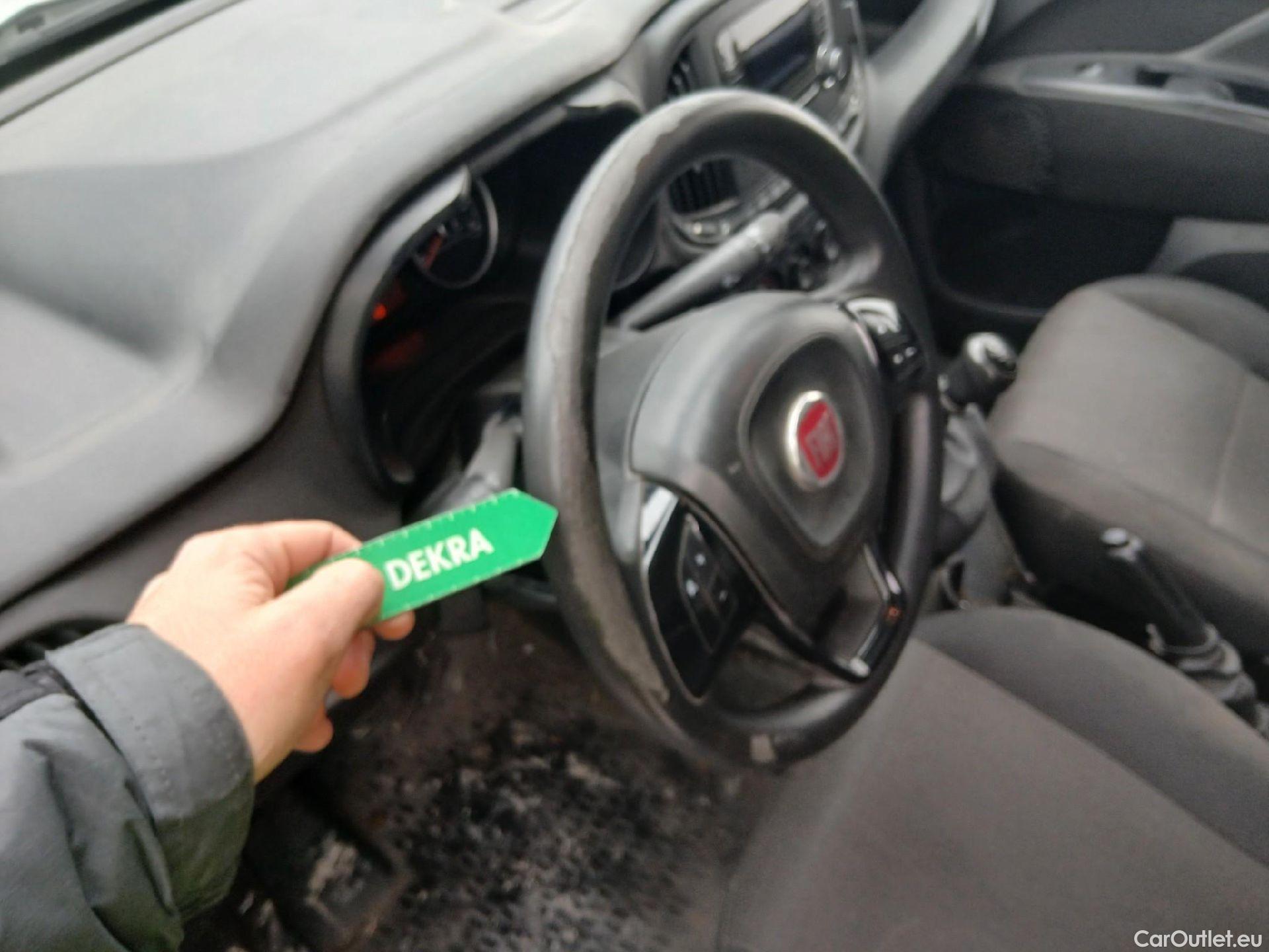  Fiat  Doblo FIAT Doblò Cargo/2015/4P/furgón derivado de turismo Cargo XL Base Plus 1.6 Mjet 78kW (105CV) #49