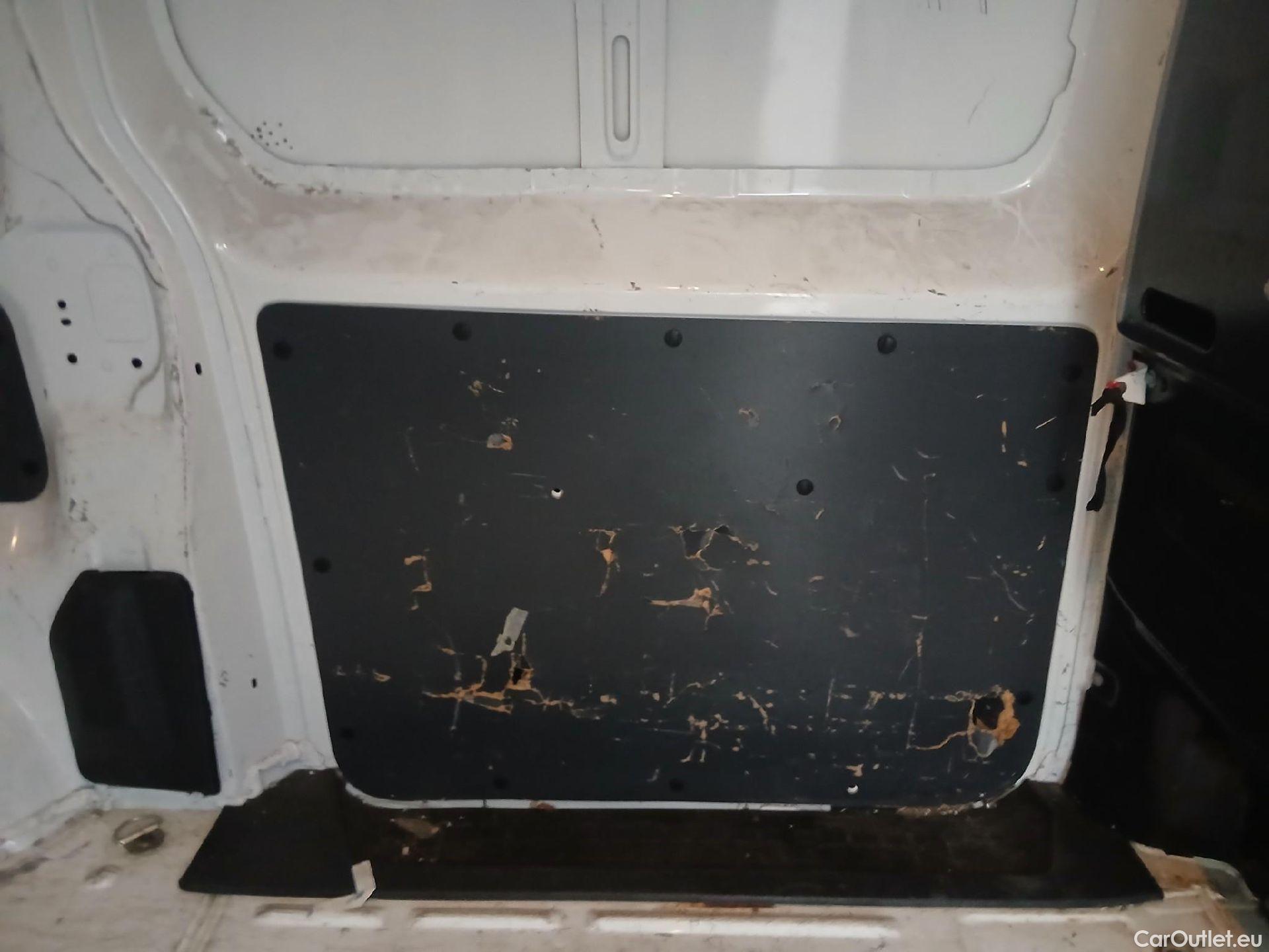  Citroen  Jumpy CITROEN  / 2016 / 4P / furgón Talla M BlueHDi 120 S&S 6v Club (CA) #37