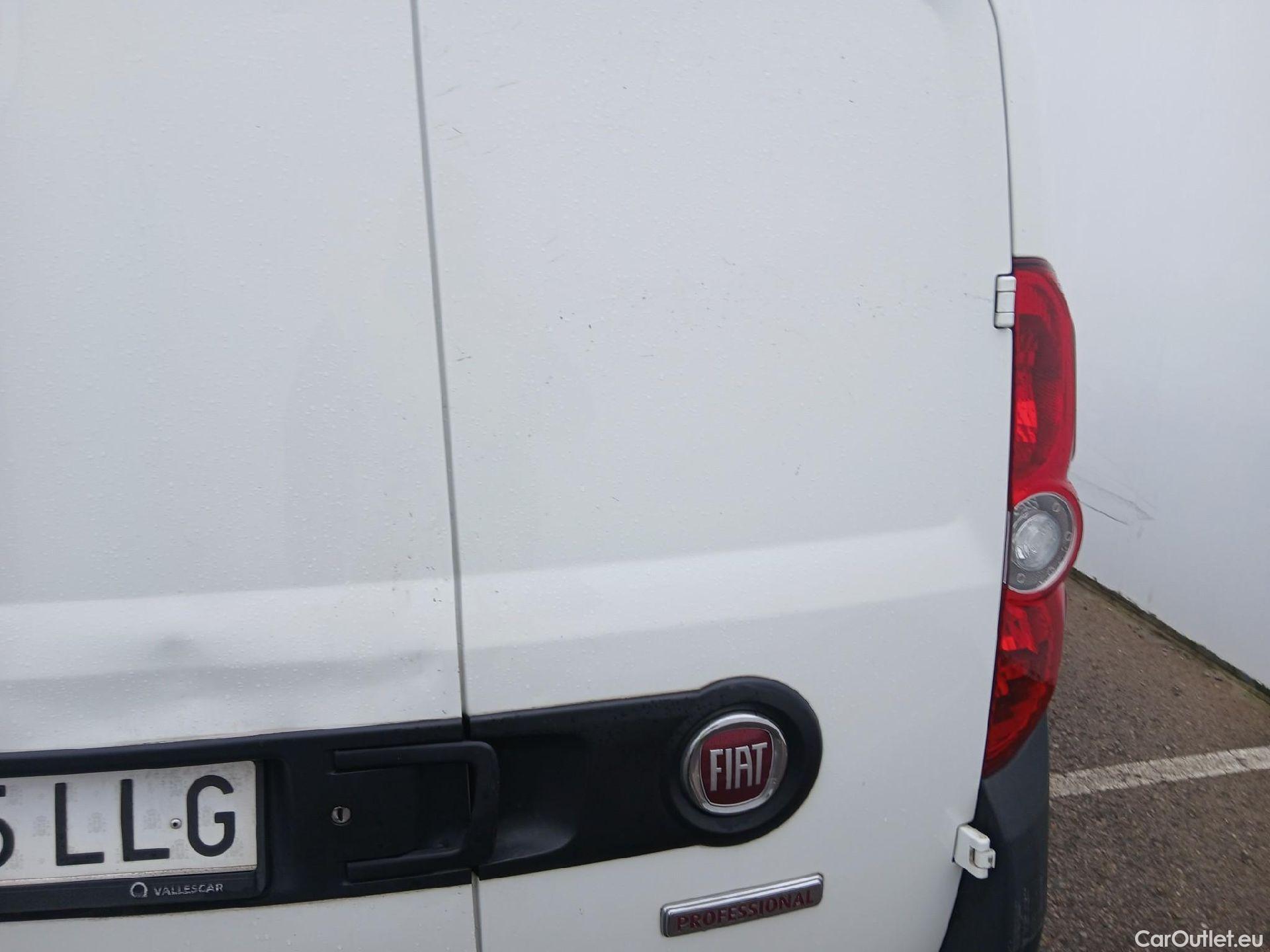  Fiat  Doblo FIAT Doblò Cargo/2015/4P/furgón derivado de turismo Cargo XL Base Plus 1.6 Mjet 78kW (105CV) #28
