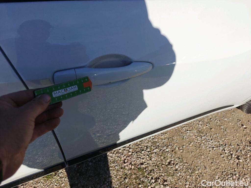  Nissan  Micra NISSAN  / 2017 / 5P / berlina con portón IG-T 68 kW (92 CV) E6D-F N-Design Black #17