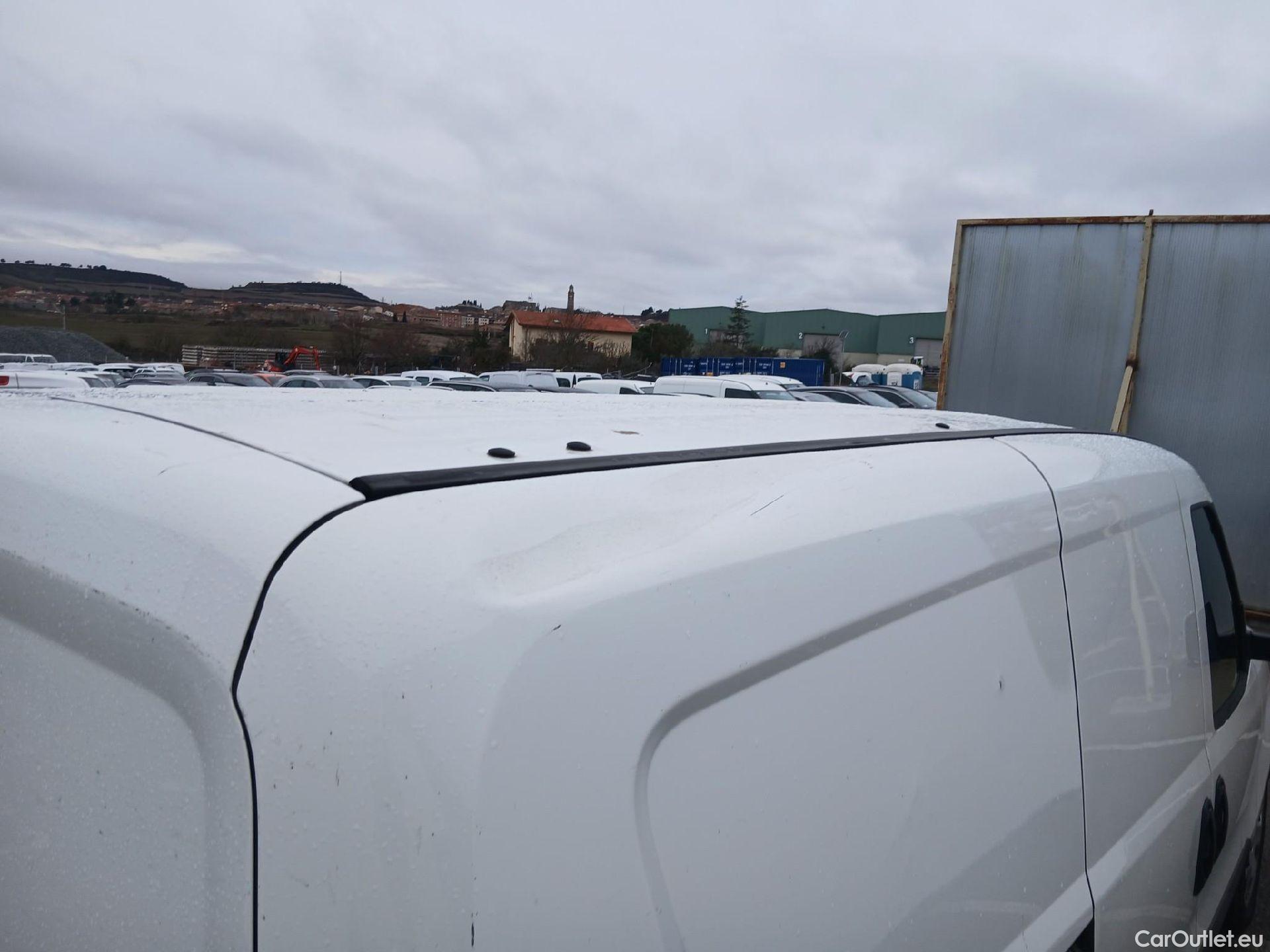  Fiat  Doblo FIAT Doblò Cargo/2015/4P/furgón derivado de turismo Cargo XL Base Plus 1.6 Mjet 78kW (105CV) #29