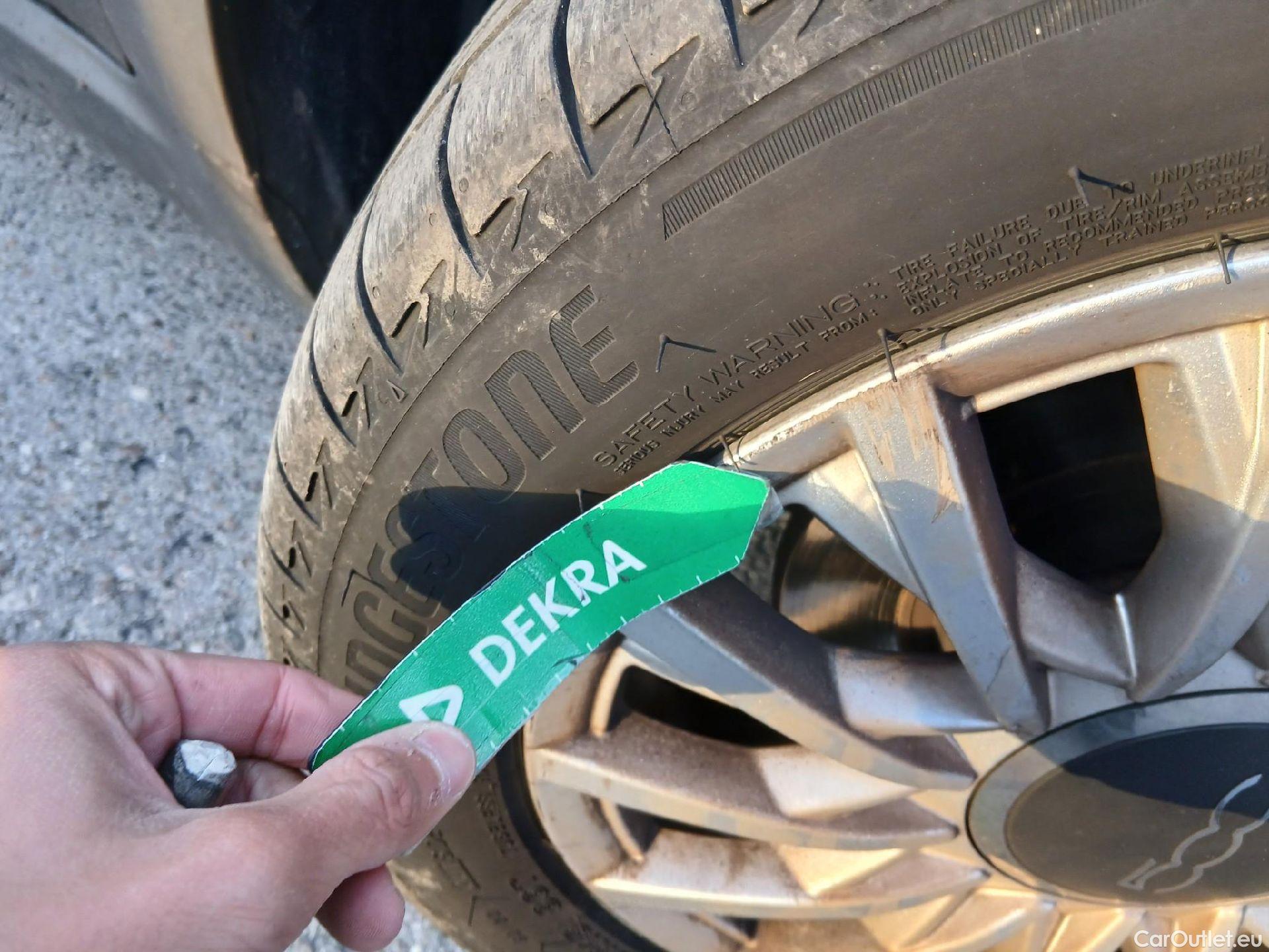  Fiat  500 FIAT  / 2015 / 3P / berlina con portón Lounge 1.2 8v 51KW (69 CV) (AC) #30