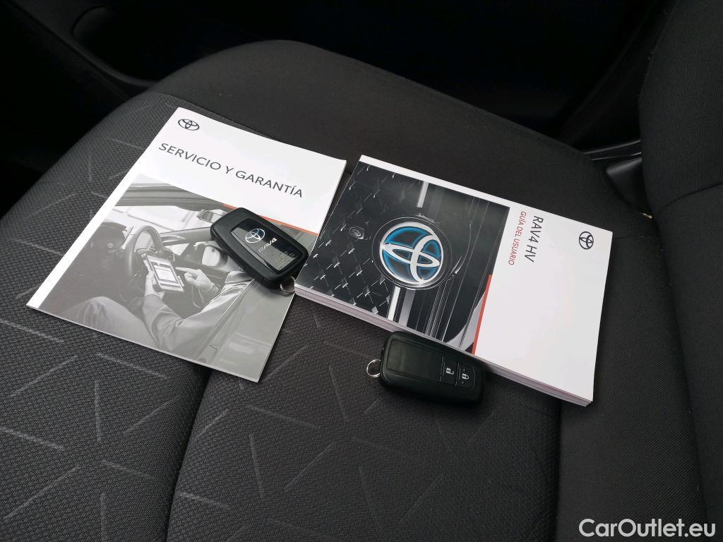  Toyota  RAV4 TOYOTA  / 2018 / 5P / todoterreno 2.5l 220H Advance #9