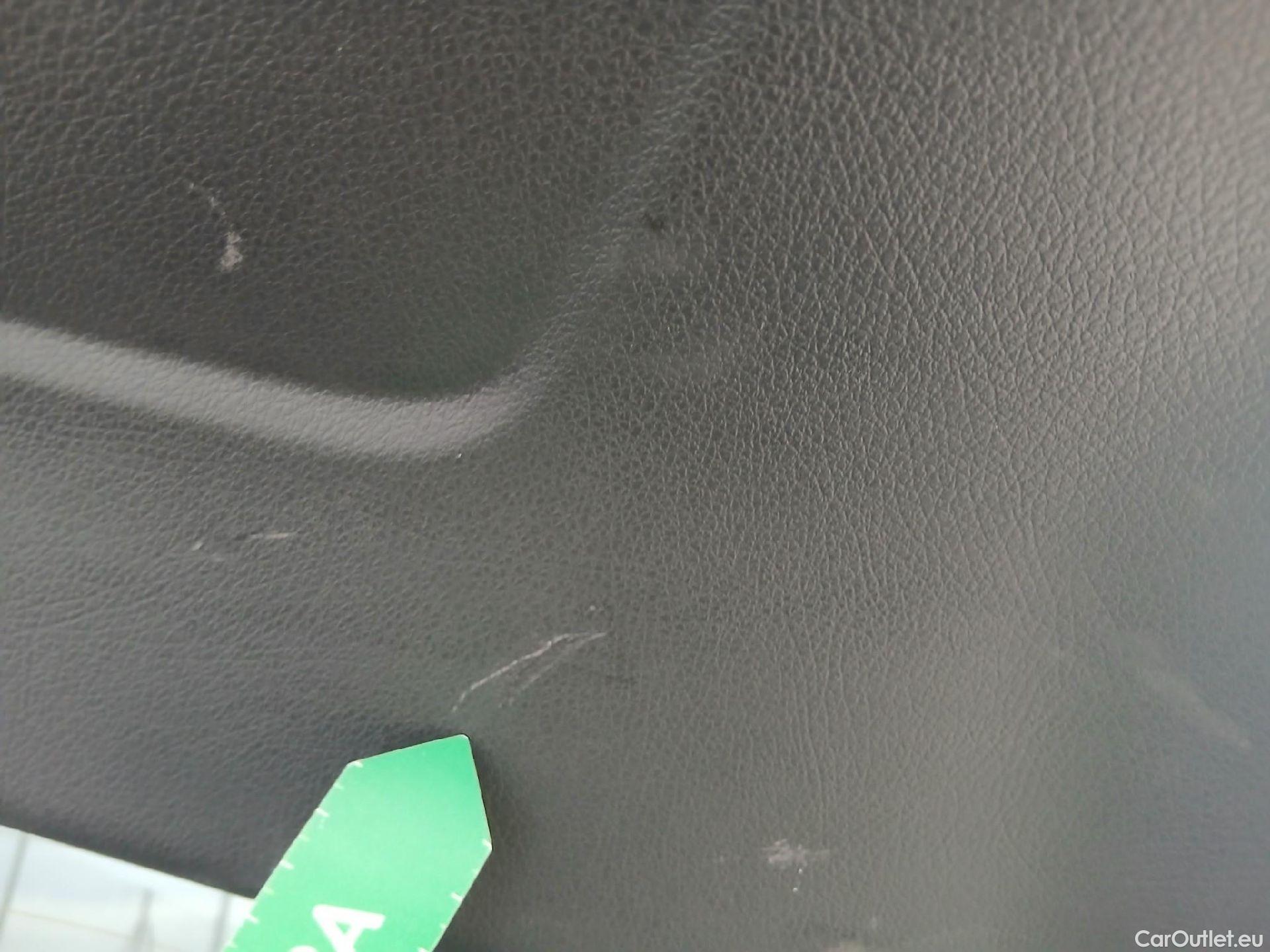  Mercedes  A-Klasse MERCEDES-BENZ Clase A / 2018 / 5P / berlina con portón A 200 #8