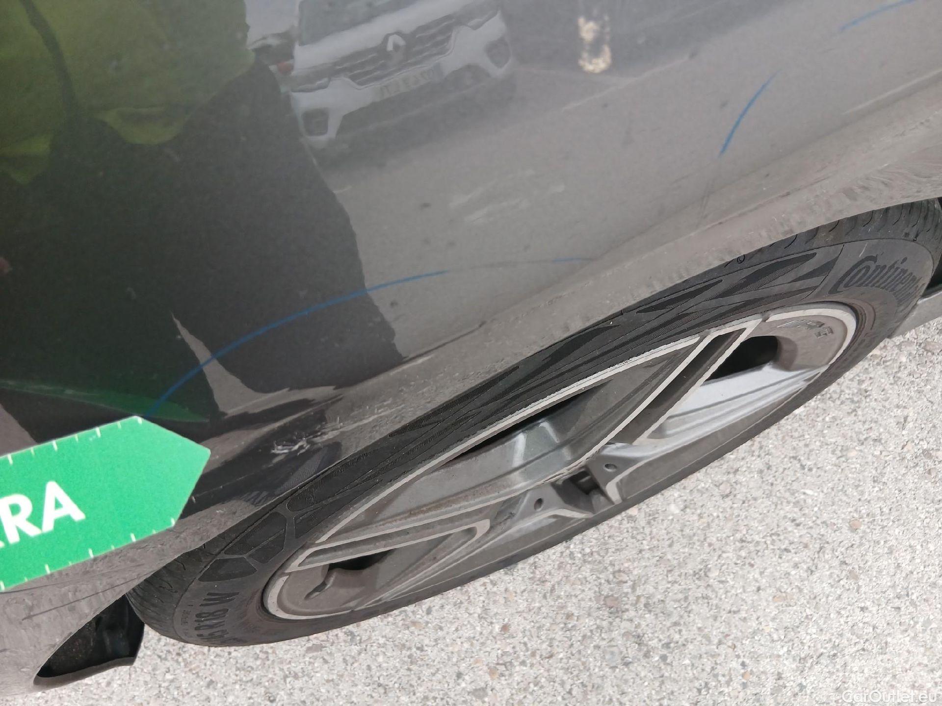  Mercedes  A-Klasse MERCEDES-BENZ Clase A / 2018 / 5P / berlina con portón A 200 #35