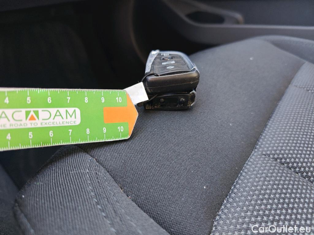  Bmw  Serie 3 BMW  / 2018 / 4P / sedán 320e #1