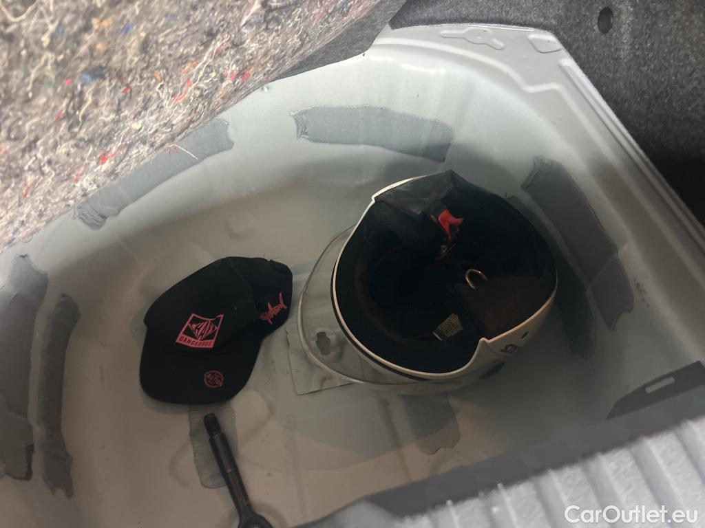  Seat  Ibiza SEAT  / 2017 / 5P / berlina con portón 1.0 TSI 81kW (110CV) Style Plus (AC) #4