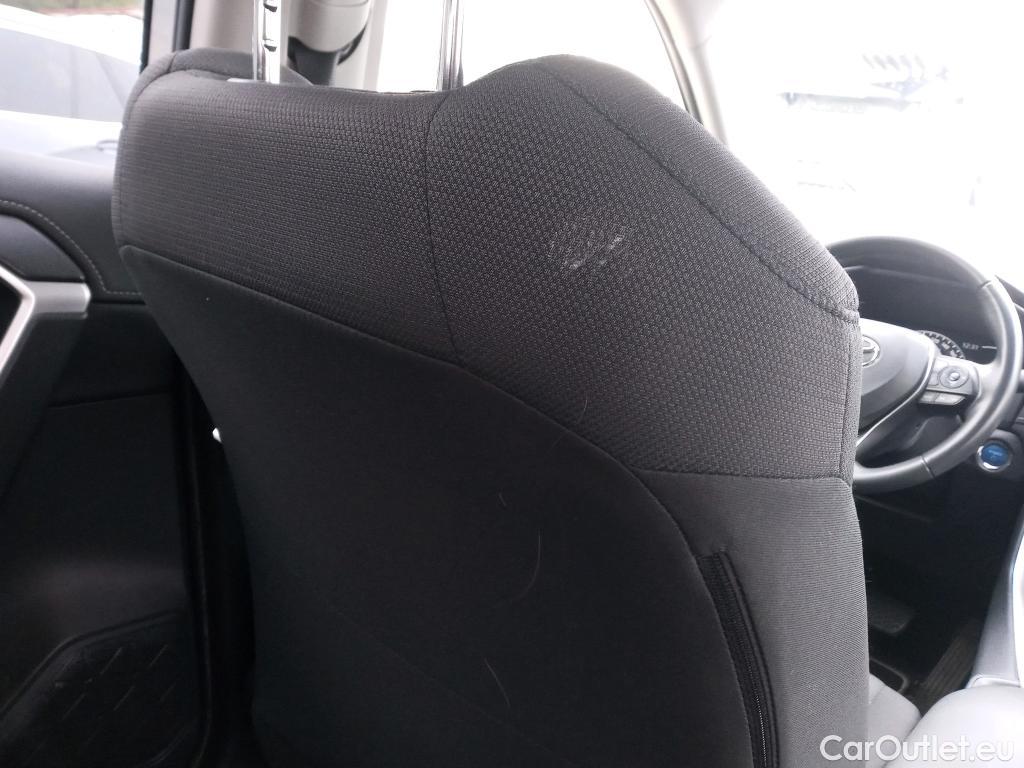  Toyota  RAV4 TOYOTA  / 2018 / 5P / todoterreno 2.5l 220H Advance #26