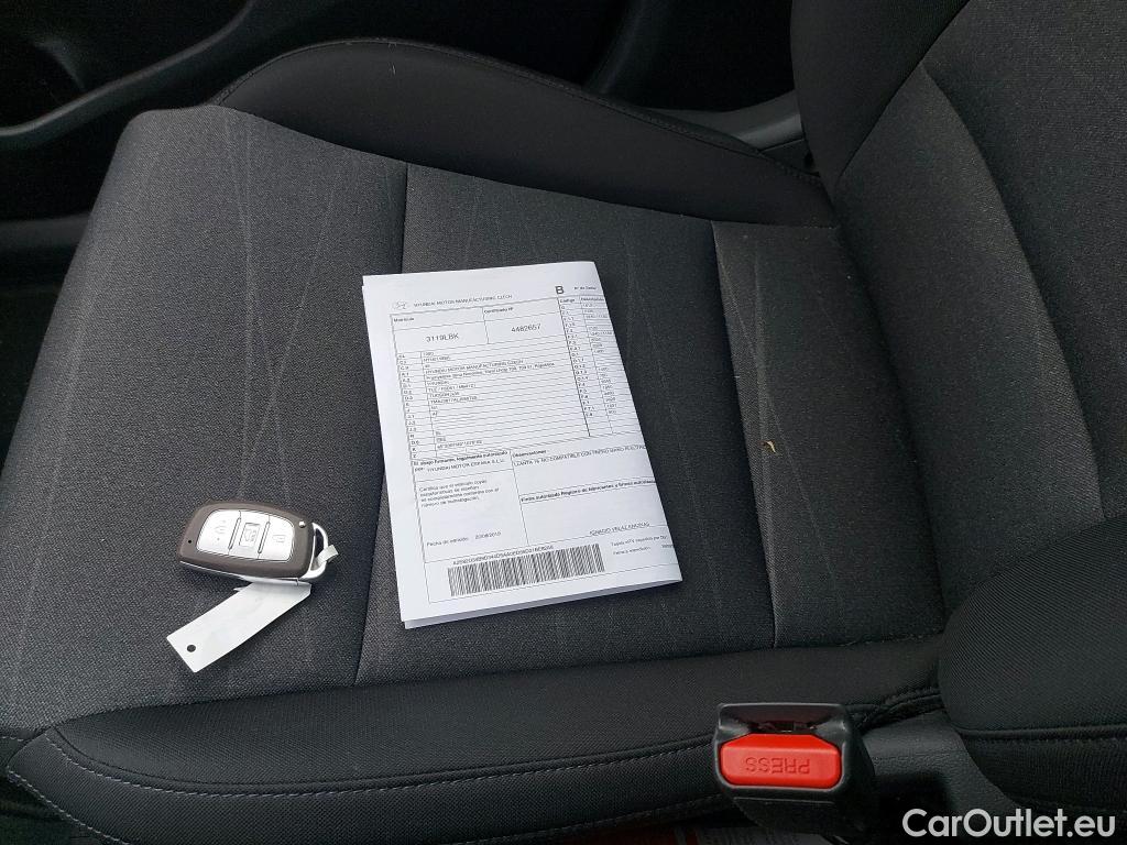  Hyundai  Tucson HYUNDAI  / 2018 / 5P / todoterreno 1.6 CRDI 85kW (116CV) 48V Tecno 4X2 ~ 29/12 FME MAIL CENTRO ZARAGOZA VEHICULO CON BASTIDOR INCORRECTO EN PARABRISAS #7