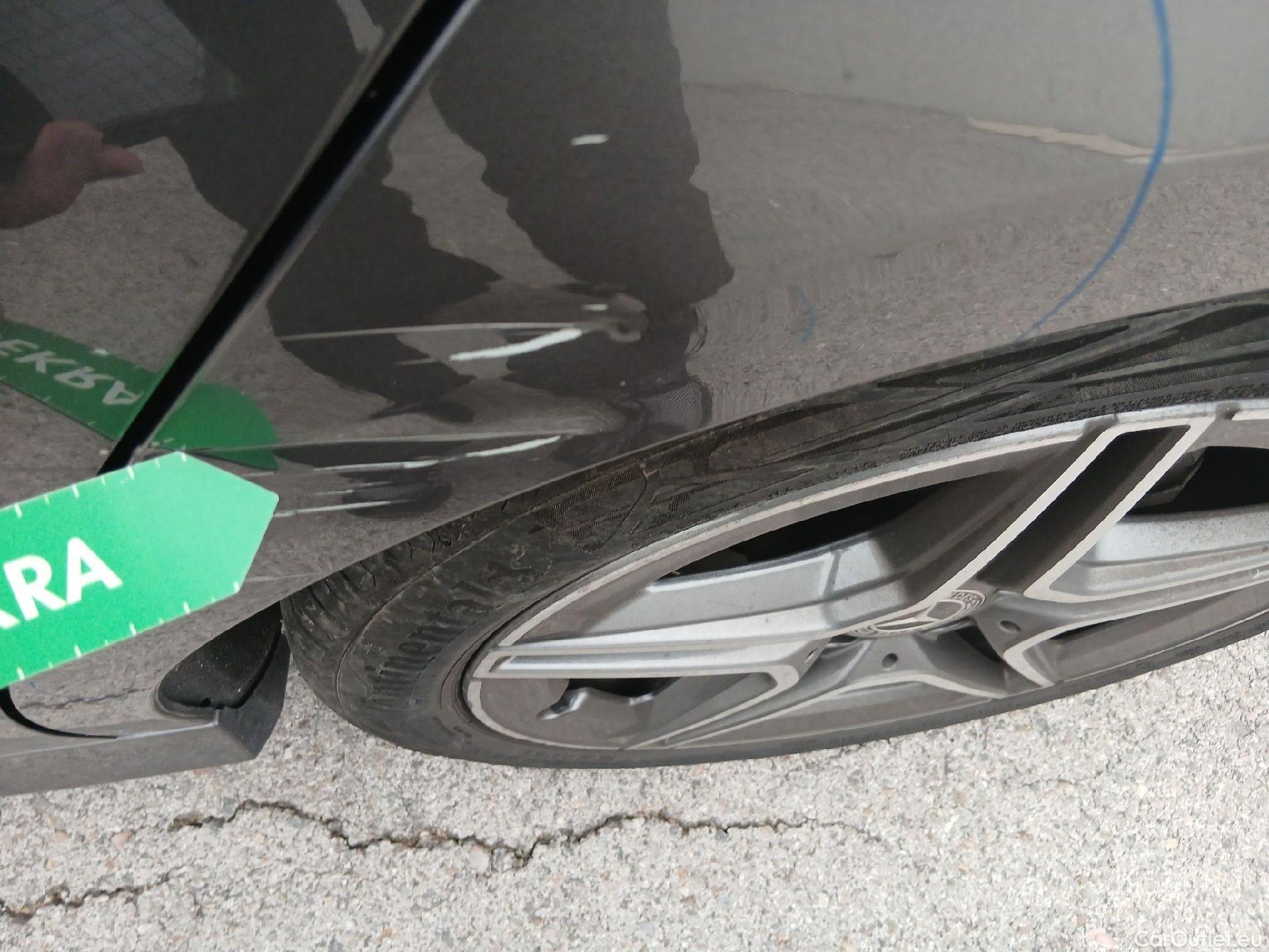  Mercedes  A-Klasse MERCEDES-BENZ Clase A / 2018 / 5P / berlina con portón A 200 #29