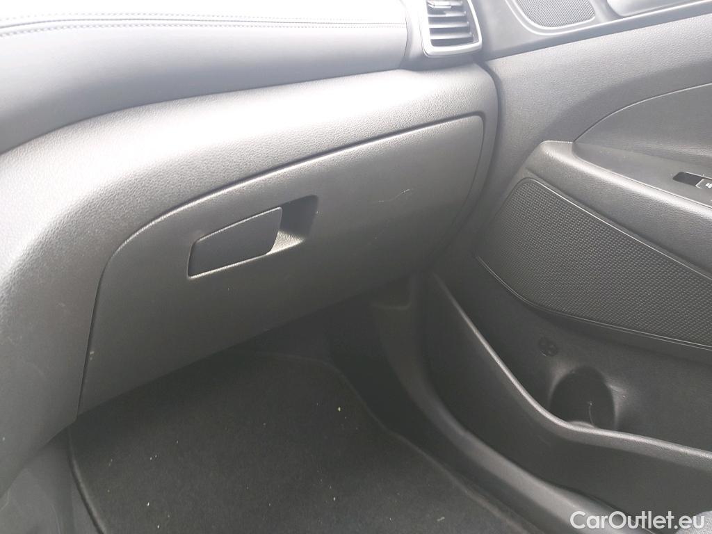  Hyundai  Tucson HYUNDAI  / 2018 / 5P / todoterreno 1.6 CRDI 85kW (116CV) 48V Tecno 4X2 ~ 29/12 FME MAIL CENTRO ZARAGOZA VEHICULO CON BASTIDOR INCORRECTO EN PARABRISAS #9