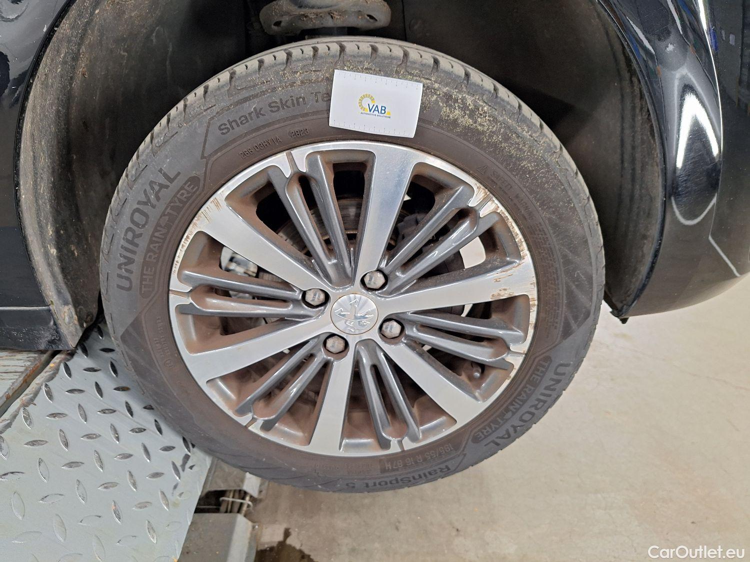  Peugeot  208 Peugeot,  '11, Peugeot  1.2 PureTech 81kW S/S Auto Allure 5d #3