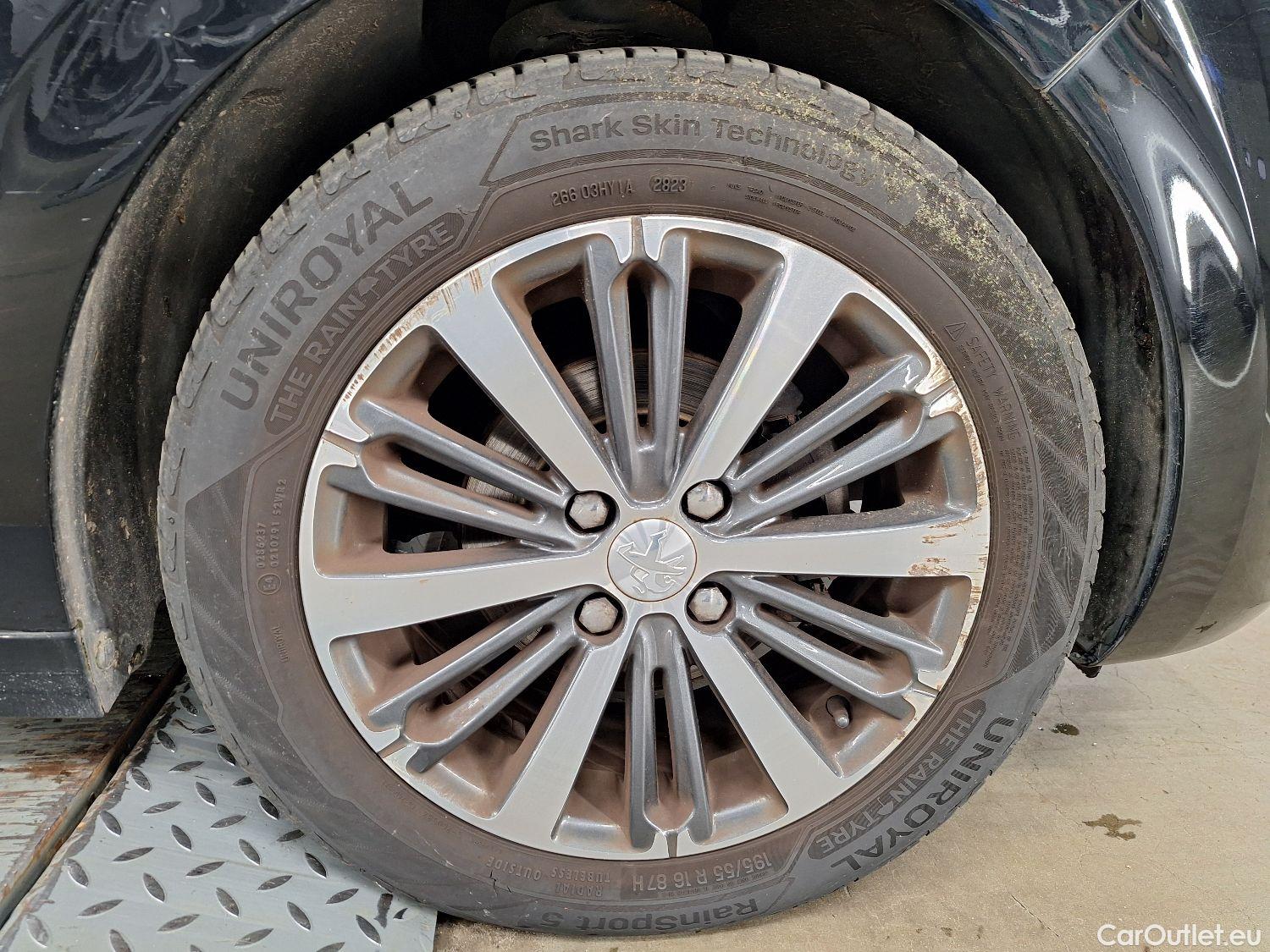  Peugeot  208 Peugeot,  '11, Peugeot  1.2 PureTech 81kW S/S Auto Allure 5d #99