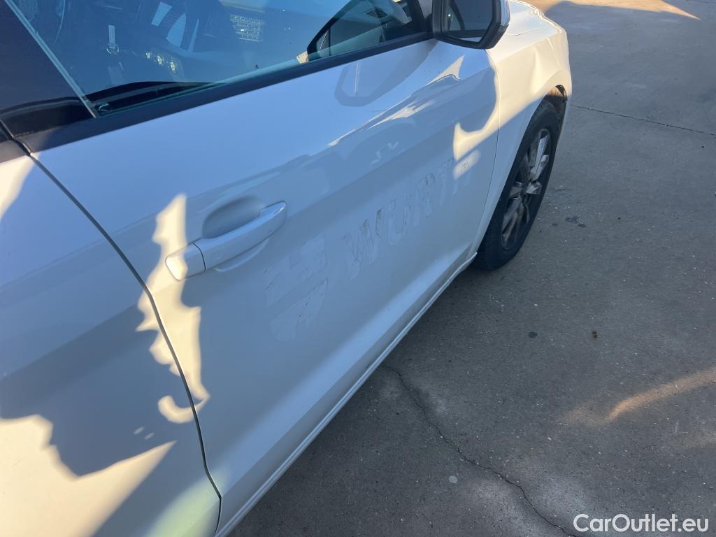  Audi  A1 Sportback AUDI A1 / 2018 / 5P / berlina con portón Sportback Advanced 30 TFSI 81kW (110CV) #4