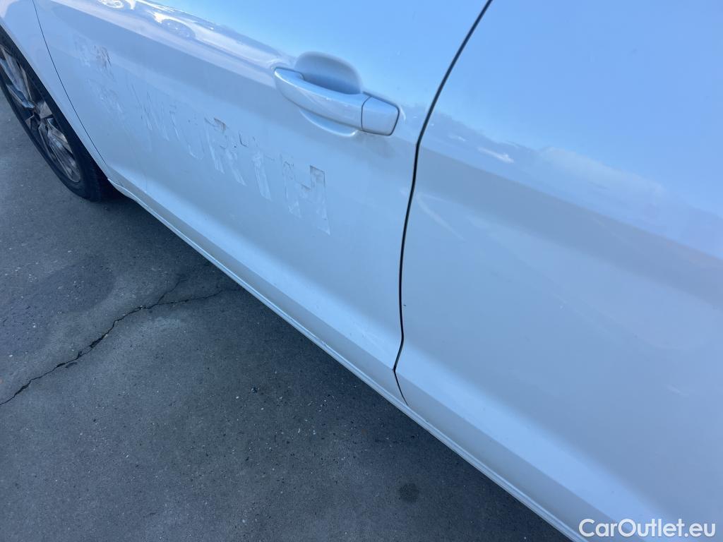  Audi  A1 Sportback AUDI A1 / 2018 / 5P / berlina con portón Sportback Advanced 30 TFSI 81kW (110CV) #6