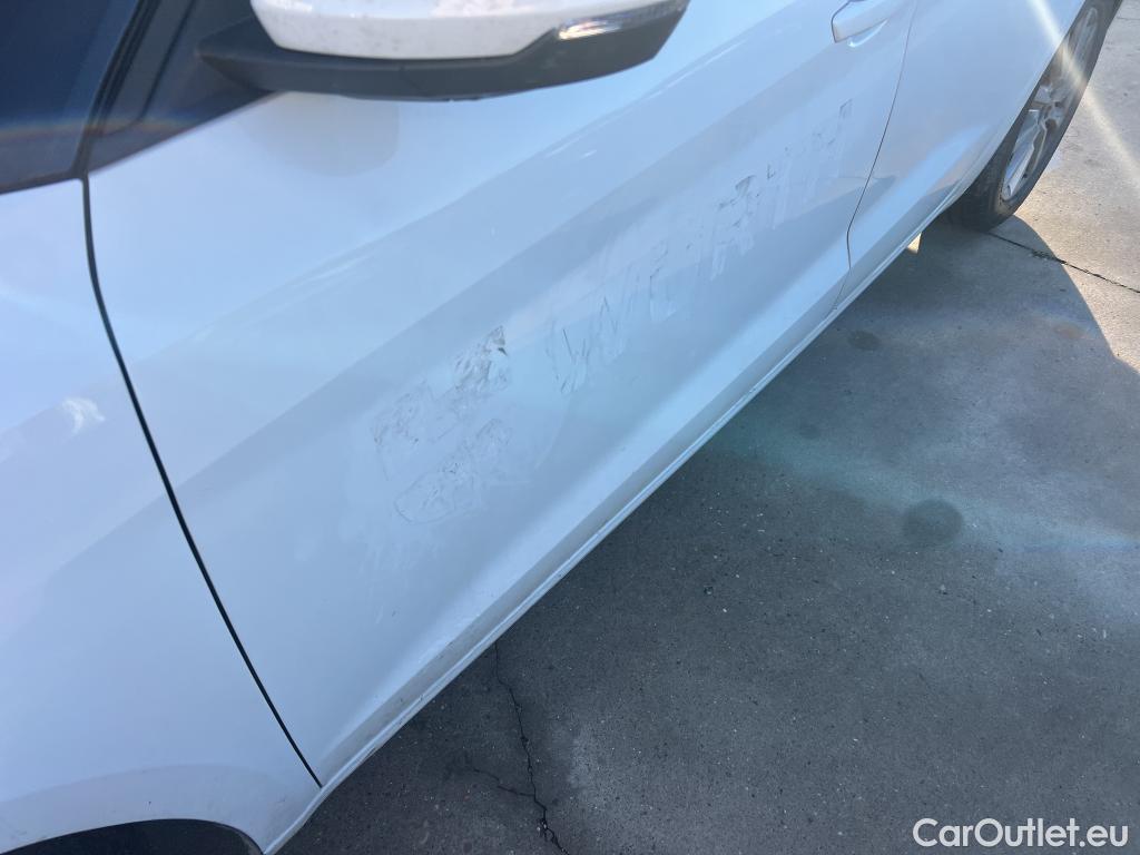  Audi  A1 Sportback AUDI A1 / 2018 / 5P / berlina con portón Sportback Advanced 30 TFSI 81kW (110CV) #5