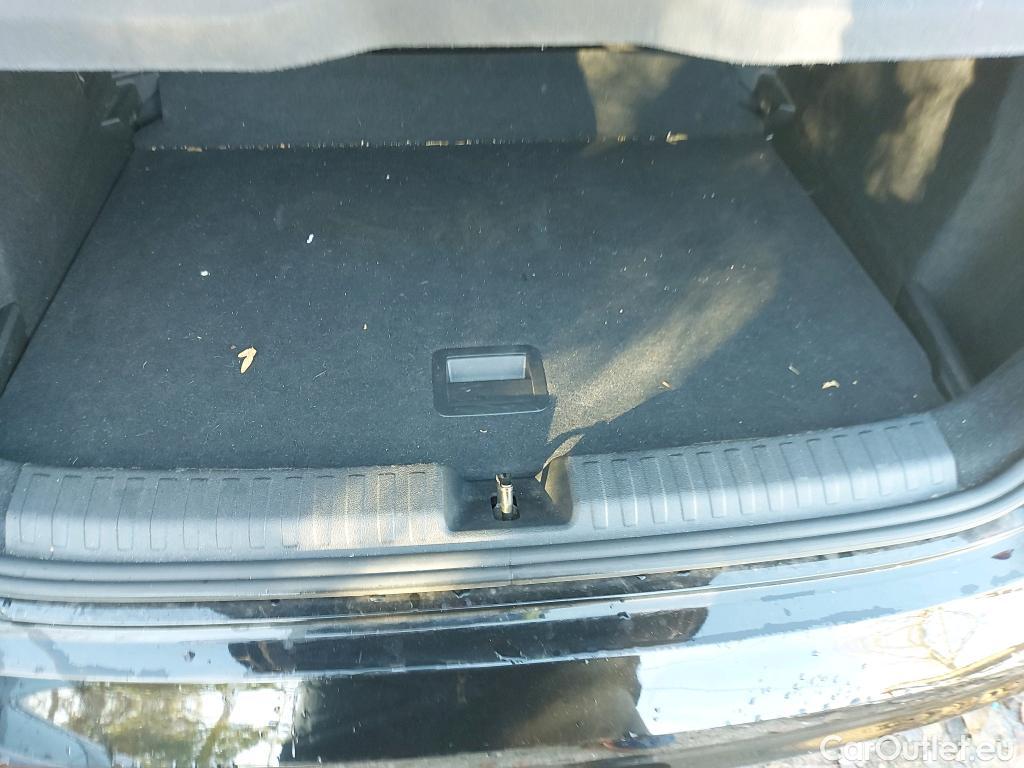  Audi  A3 AUDI  / 2020 / 5P / berlina con portón Sportback Black line 35 TFSI 110kW S tro #19