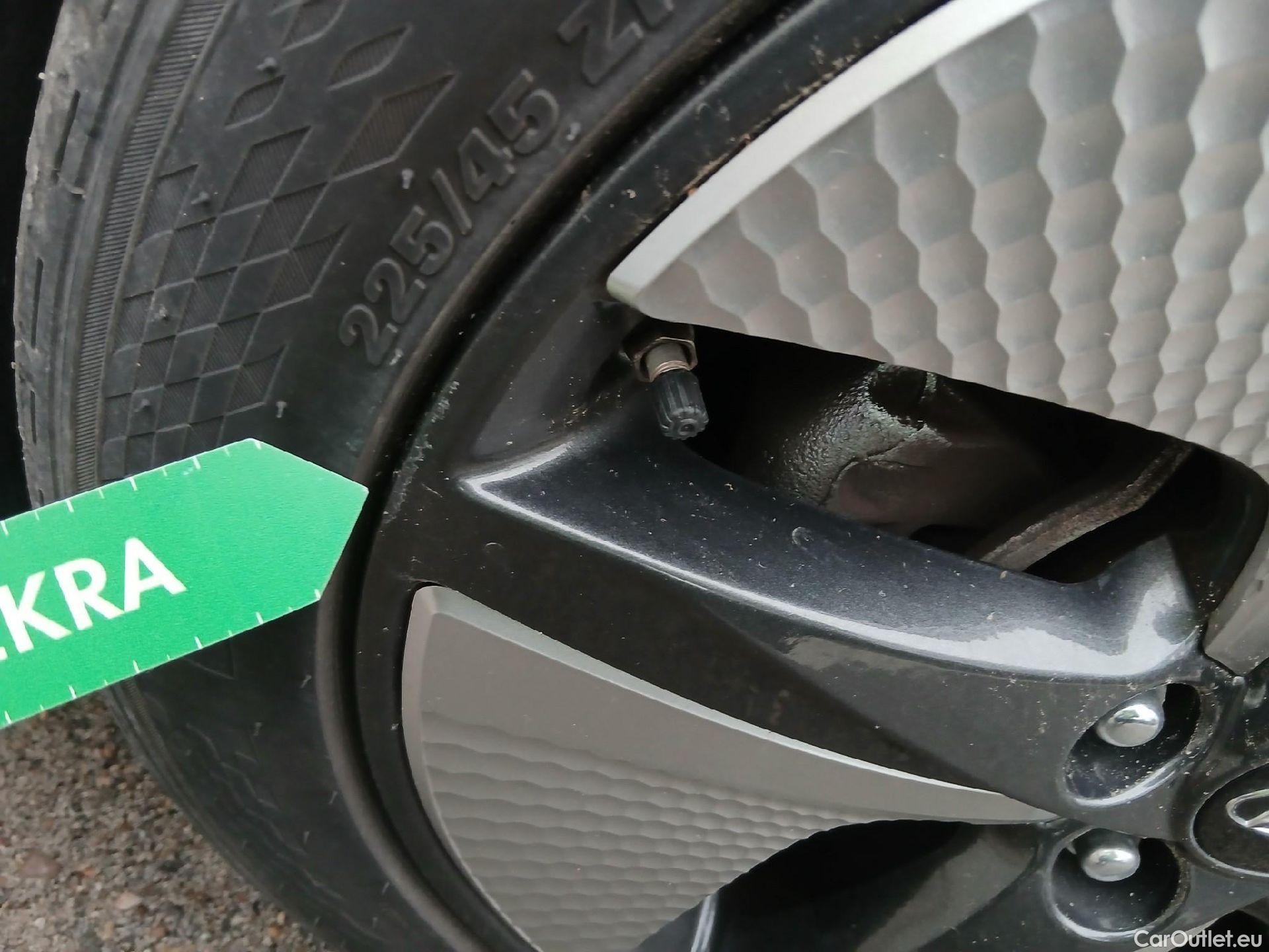  Hyundai   Ioniq HYUNDAI / 2019 / 5P / berlina con portón 1.6 GDI HEV Tecno DCT #1