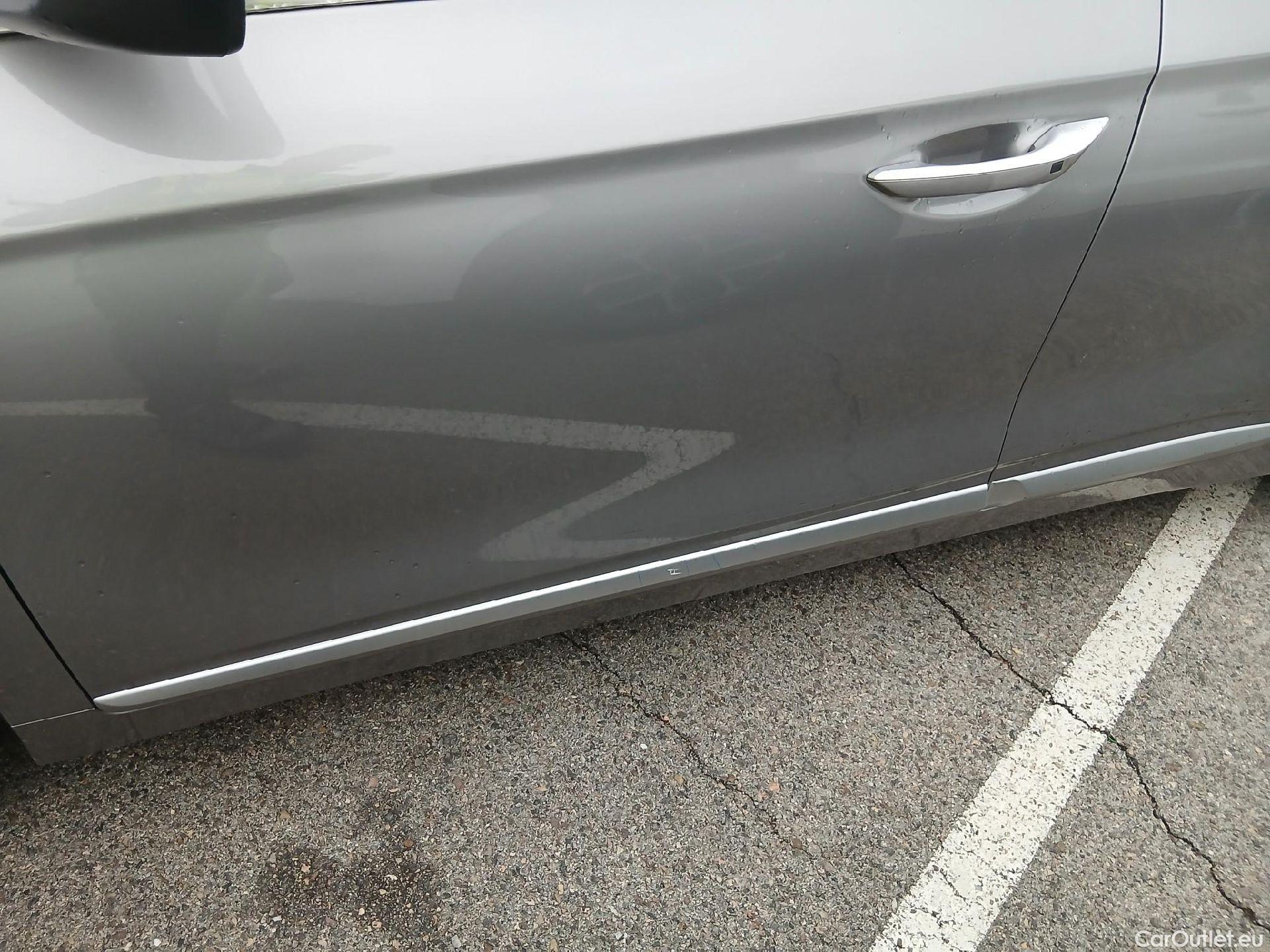  Hyundai   Ioniq HYUNDAI / 2019 / 5P / berlina con portón 1.6 GDI HEV Tecno DCT #18