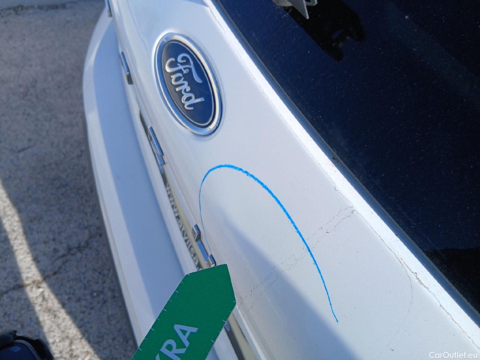  Ford  Focus FORD  / 2018 / 5P / berlina con portón 1.5 Ecoblue 88kW ST-Line Auto #32