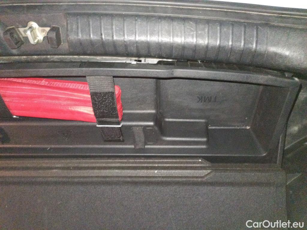  KIA  Niro KIA  PHEV / 2019 / 5P / crossover 1.6 GDi PHEV 104kW (141CV) Drive #11