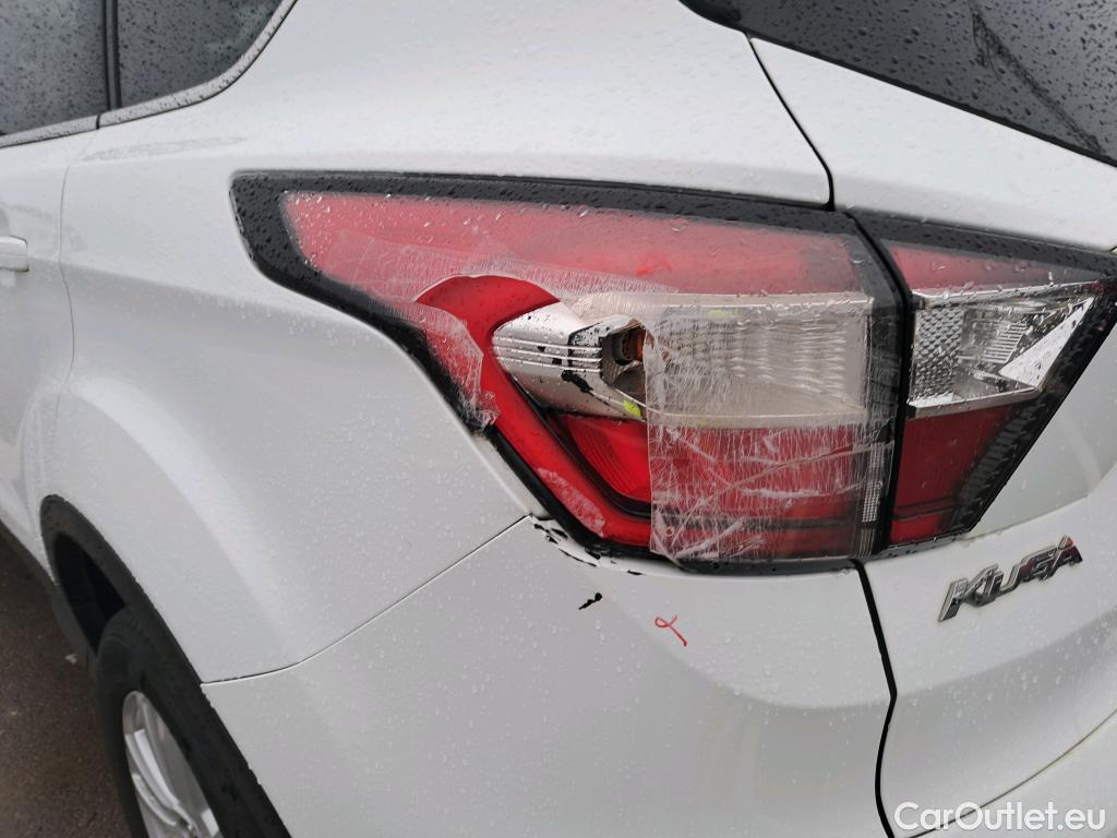  Ford  Kuga FORD  / 2016 / 5P / todoterreno 1.5 EcoBoost 88kW 4x2 Trend+ (CX) #3