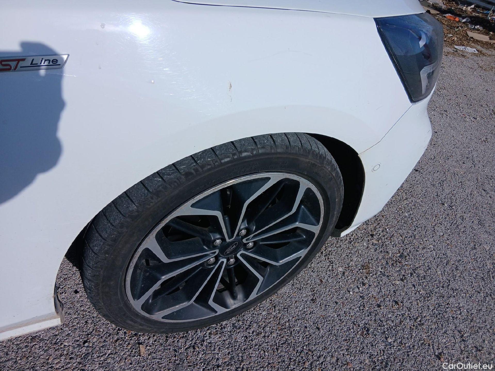  Ford  Focus FORD  / 2018 / 5P / berlina con portón 1.5 Ecoblue 88kW ST-Line Auto #14