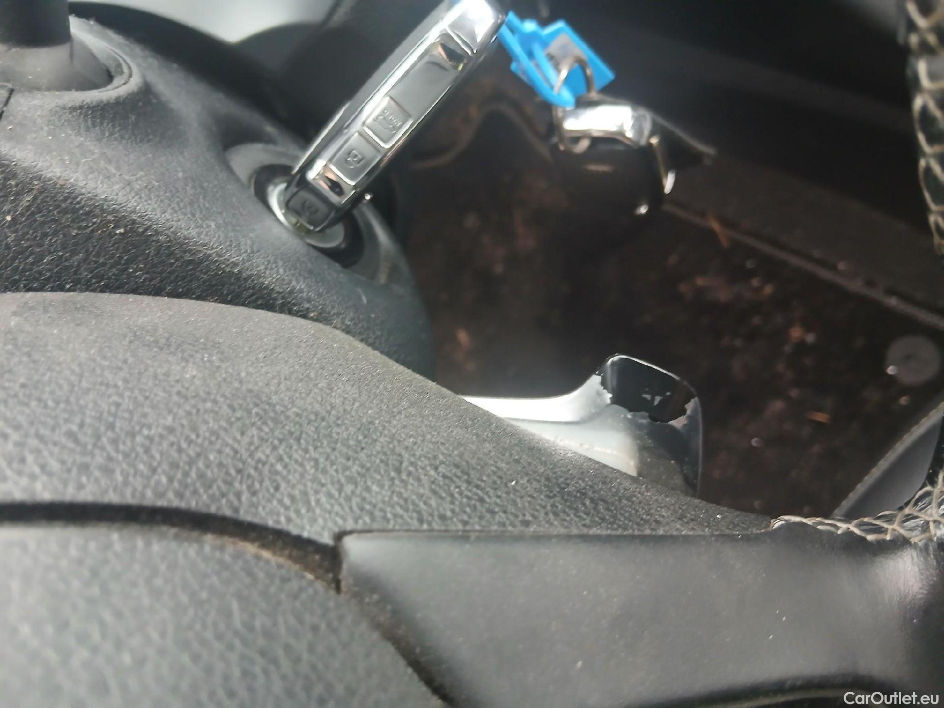  KIA  Niro KIA 1.6 GDi PHEV 104kW (141CV) Drive (AC) #4