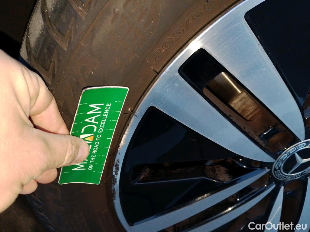  Mercedes  A-Klasse MERCEDES-BENZ Clase A / 2018 / 4P / sedán Sedán A 250 e #2