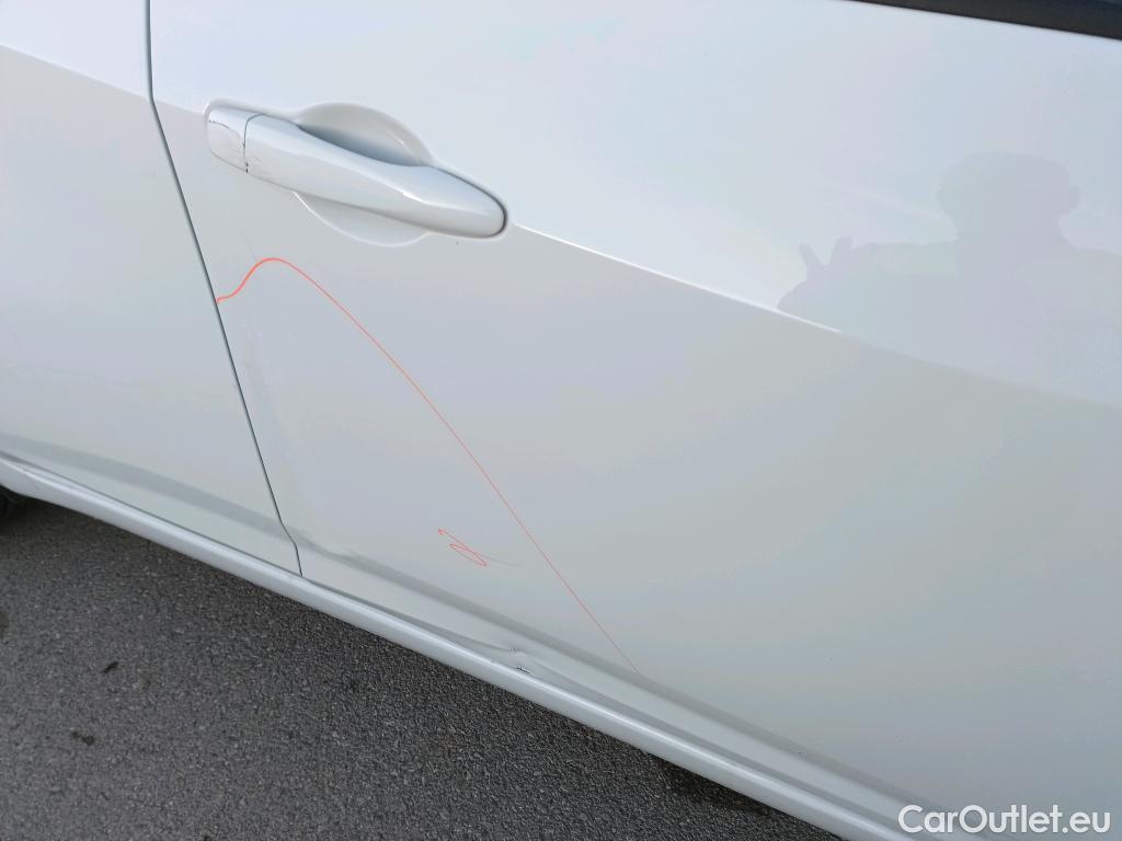  Nissan  Micra NISSAN  / 2017 / 5P / berlina con portón IG-T 68 kW (92 CV) E6D-F Acenta #3