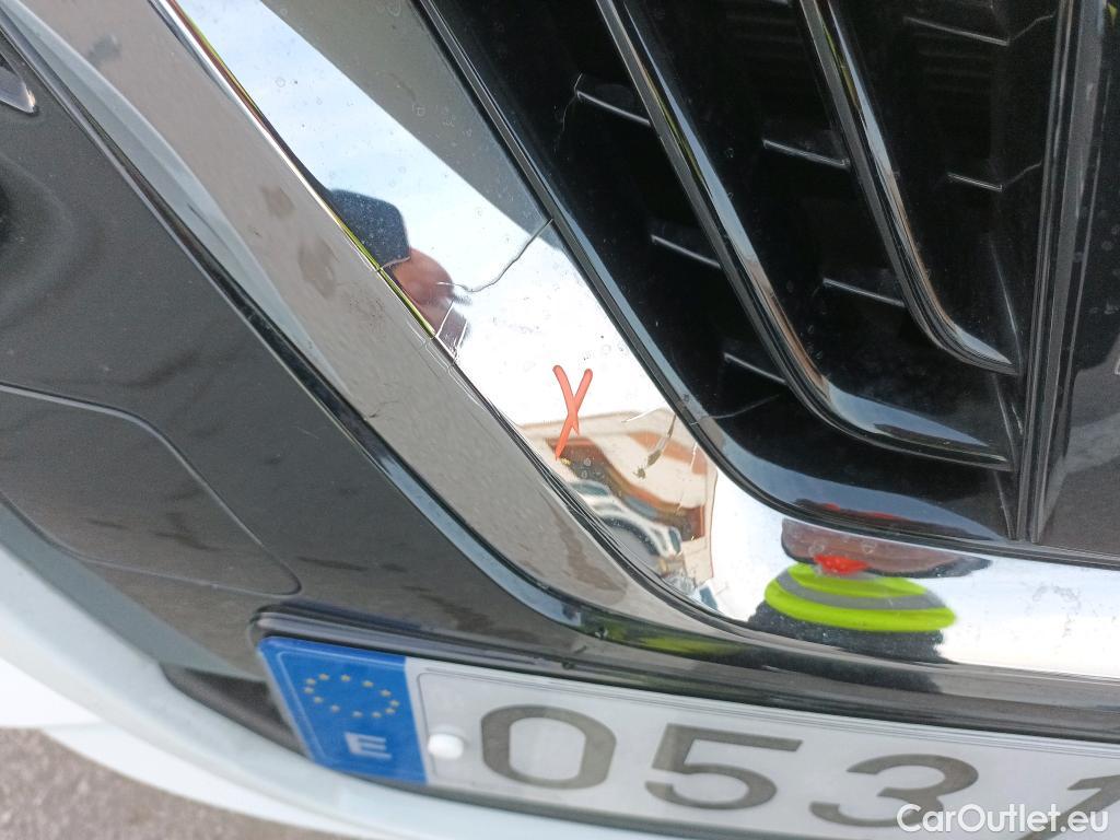  Nissan  Micra NISSAN  / 2017 / 5P / berlina con portón IG-T 68 kW (92 CV) E6D-F Acenta #2