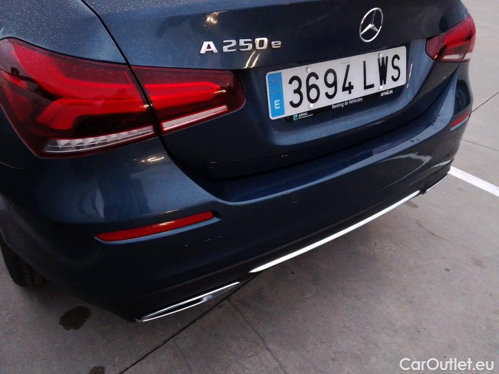  Mercedes  A-Klasse MERCEDES-BENZ Clase A / 2018 / 4P / sedán Sedán A 250 e #12